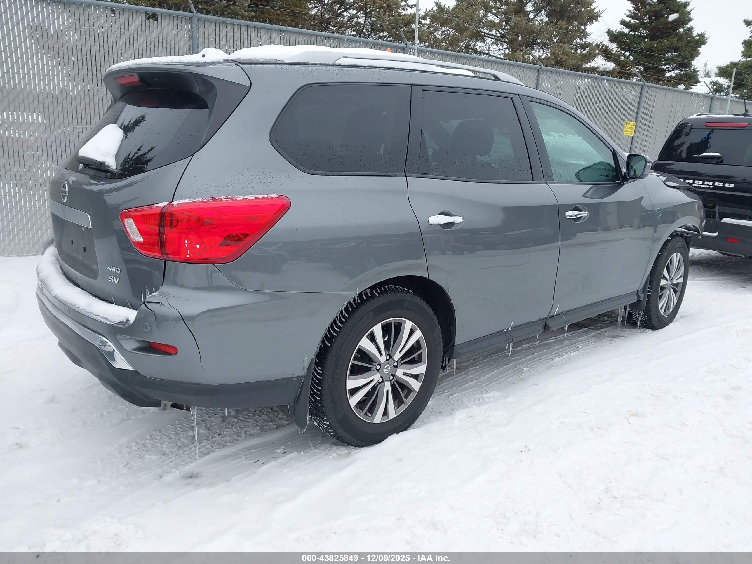 NISSAN PATHFINDER image 4