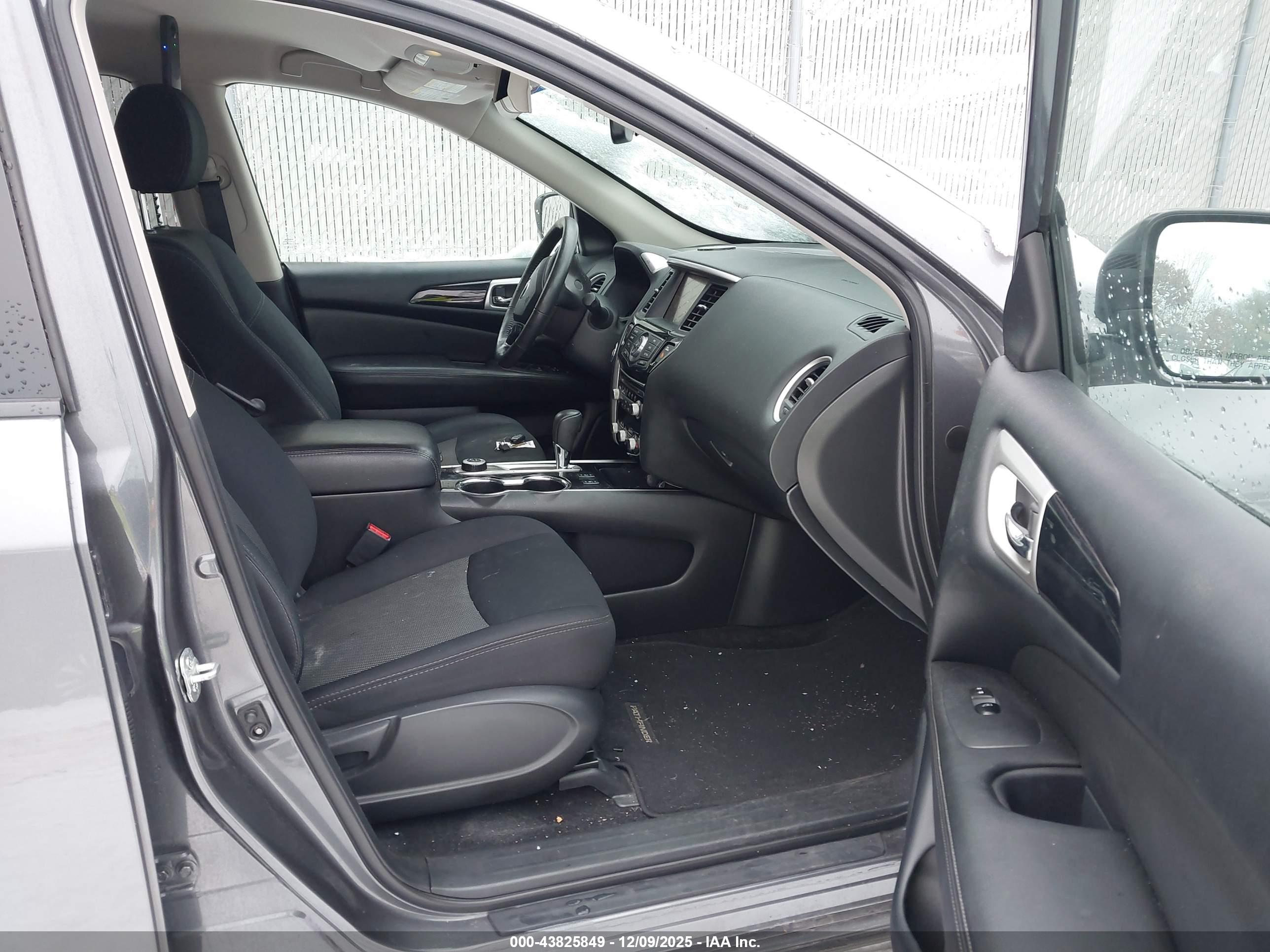 NISSAN PATHFINDER image 5