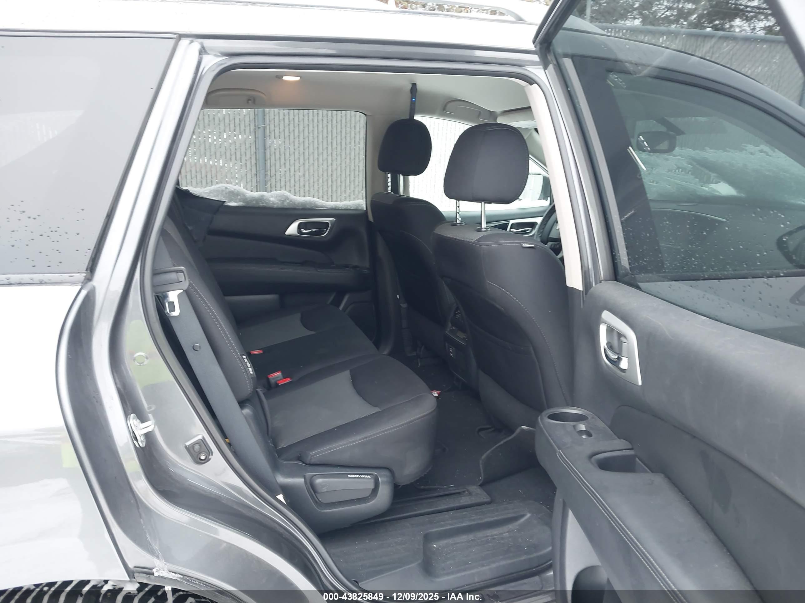 NISSAN PATHFINDER image 8