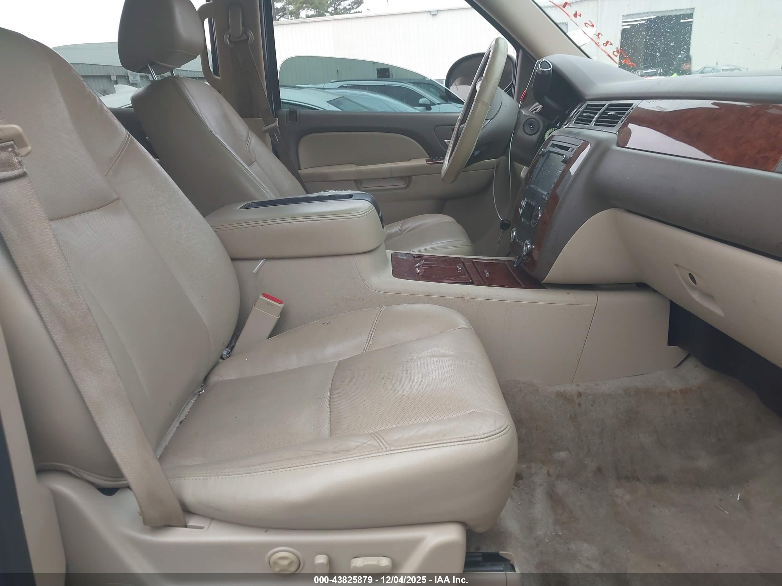 CHEVROLET TAHOE image 5