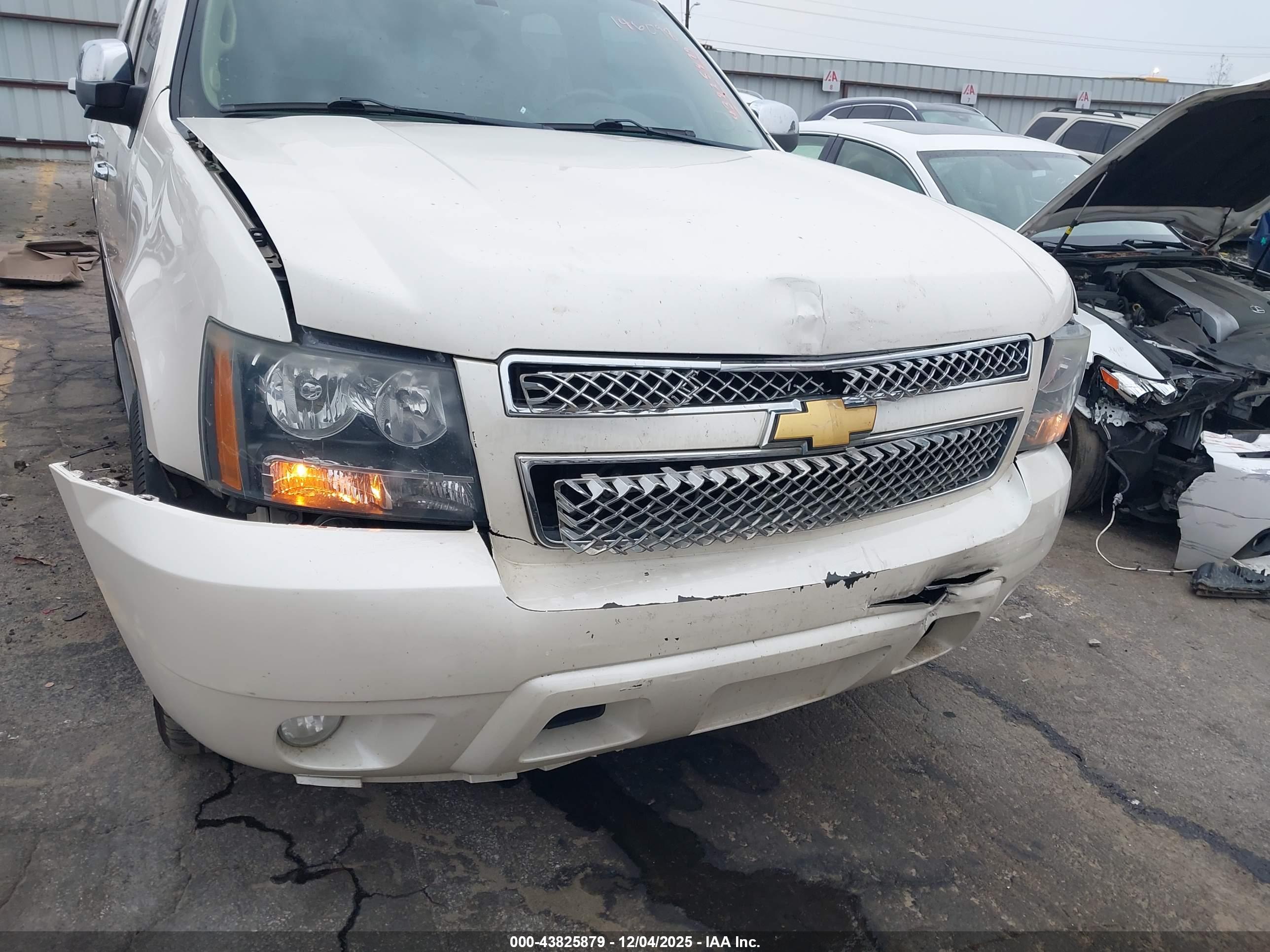 CHEVROLET TAHOE image 6