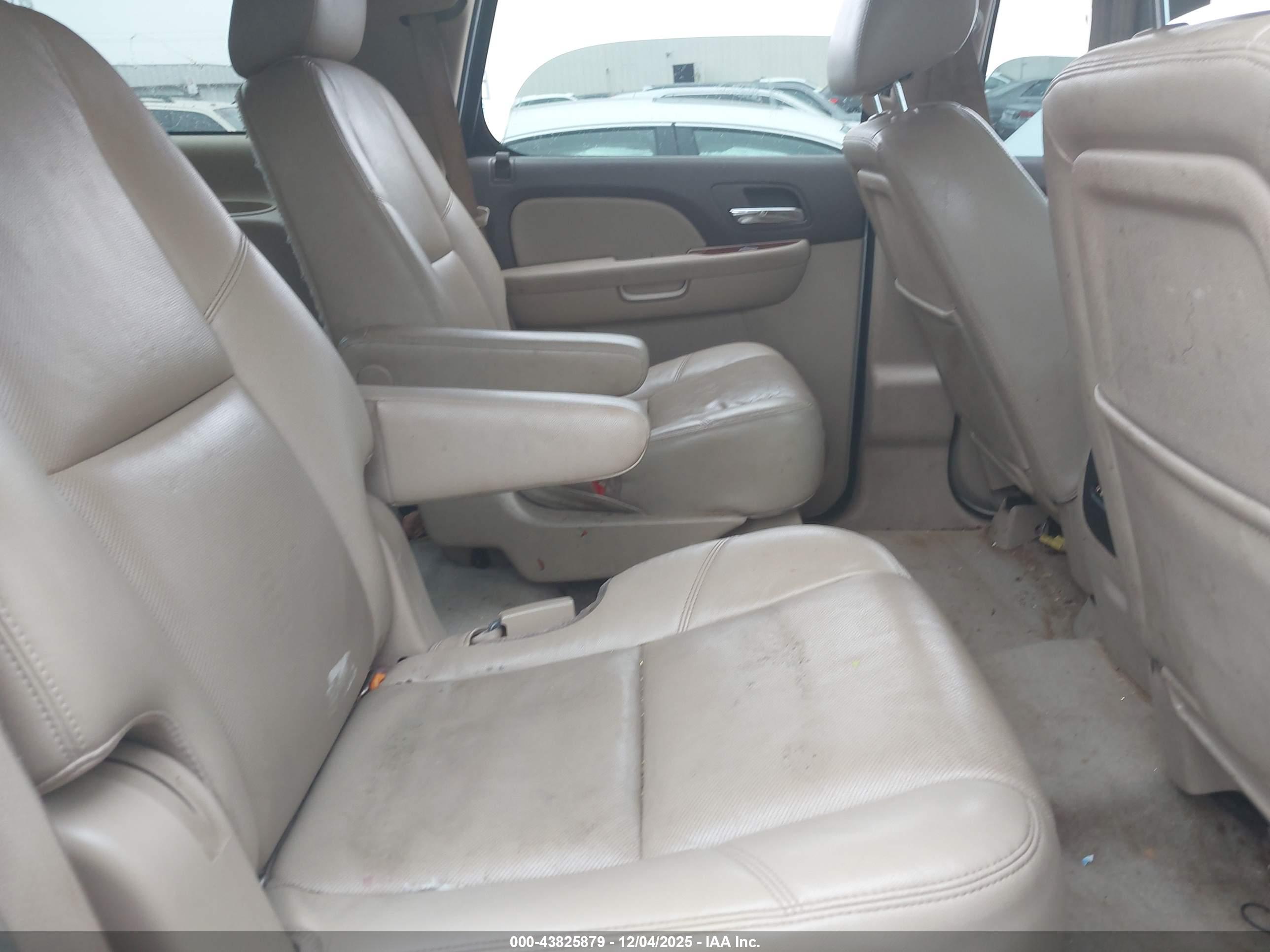 CHEVROLET TAHOE image 8
