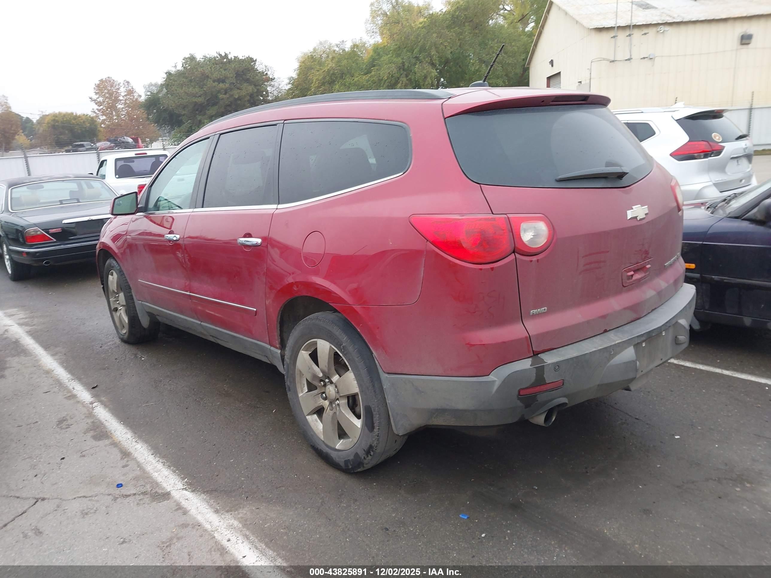 CHEVROLET TRAVERSE image 3