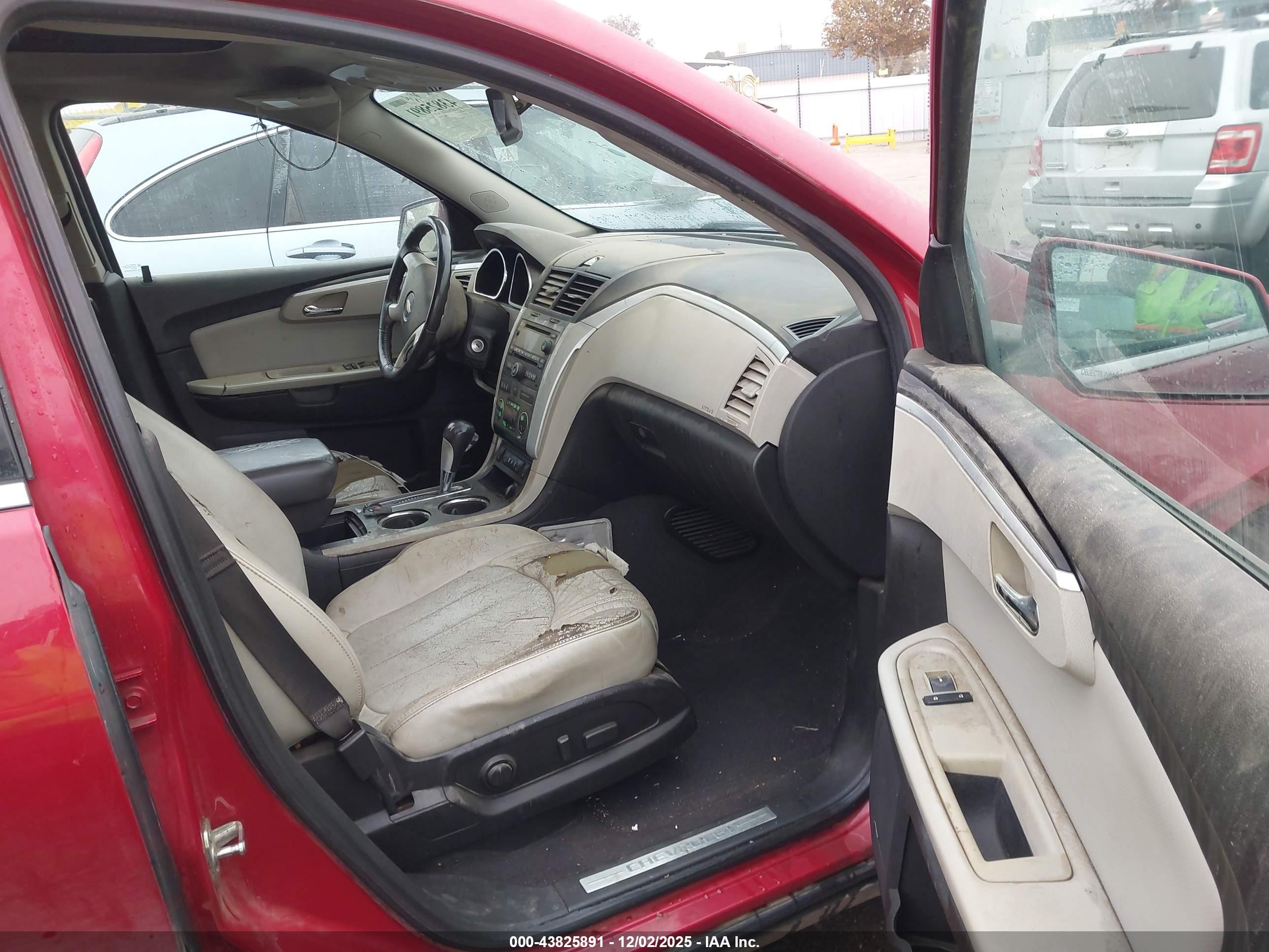 CHEVROLET TRAVERSE image 5