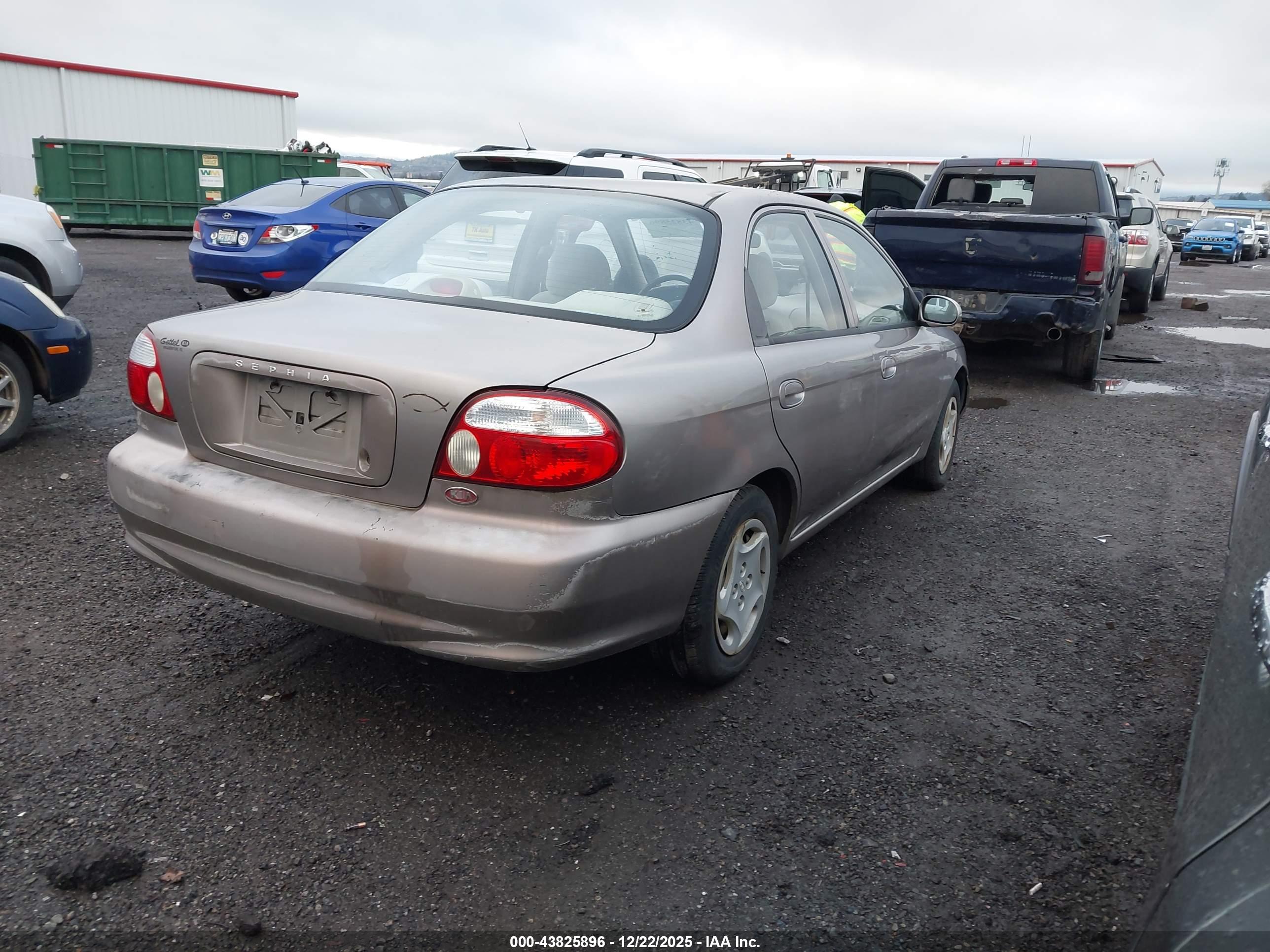 KIA SEPHIA image 4