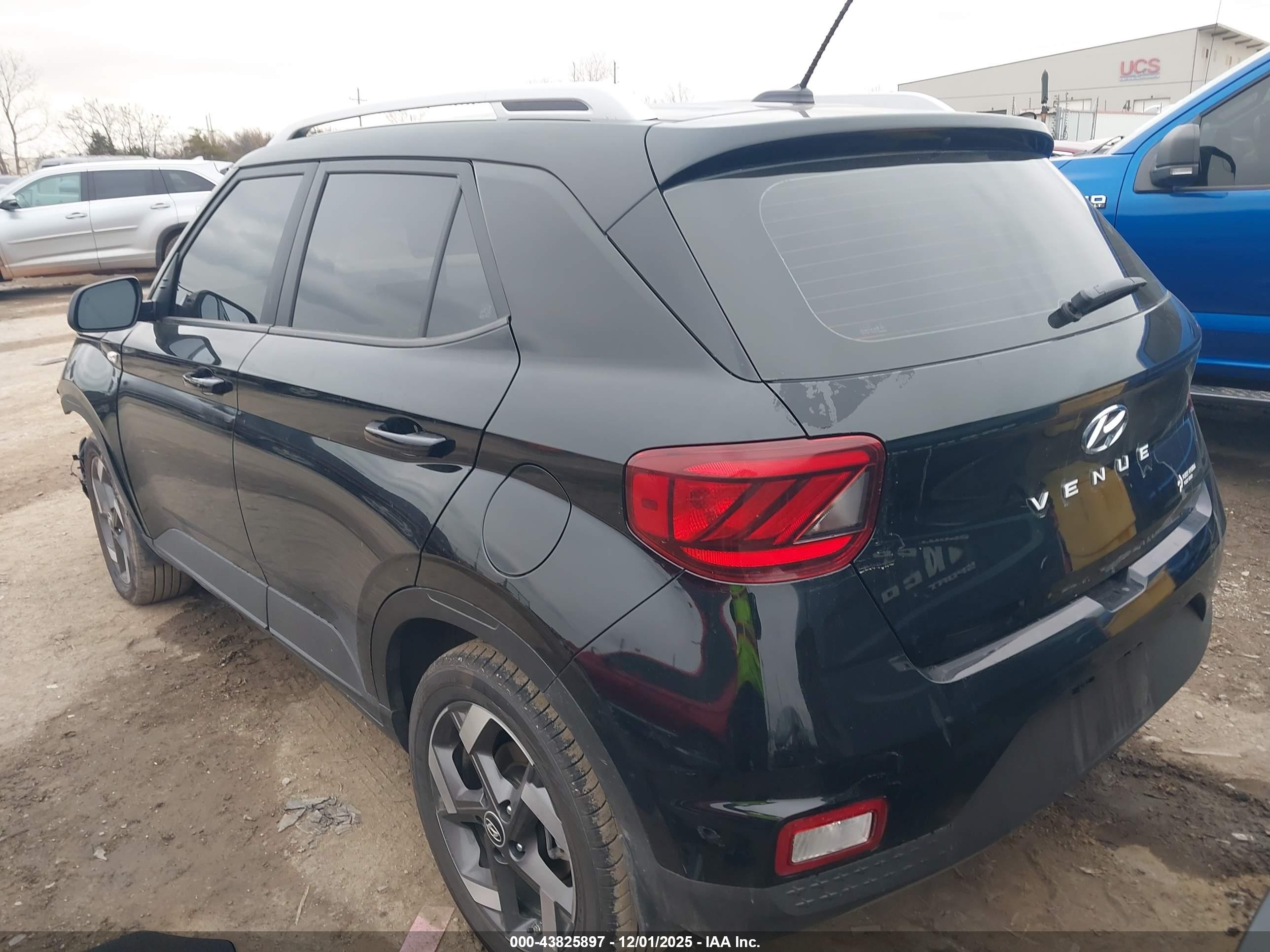 HYUNDAI VENUE image 3