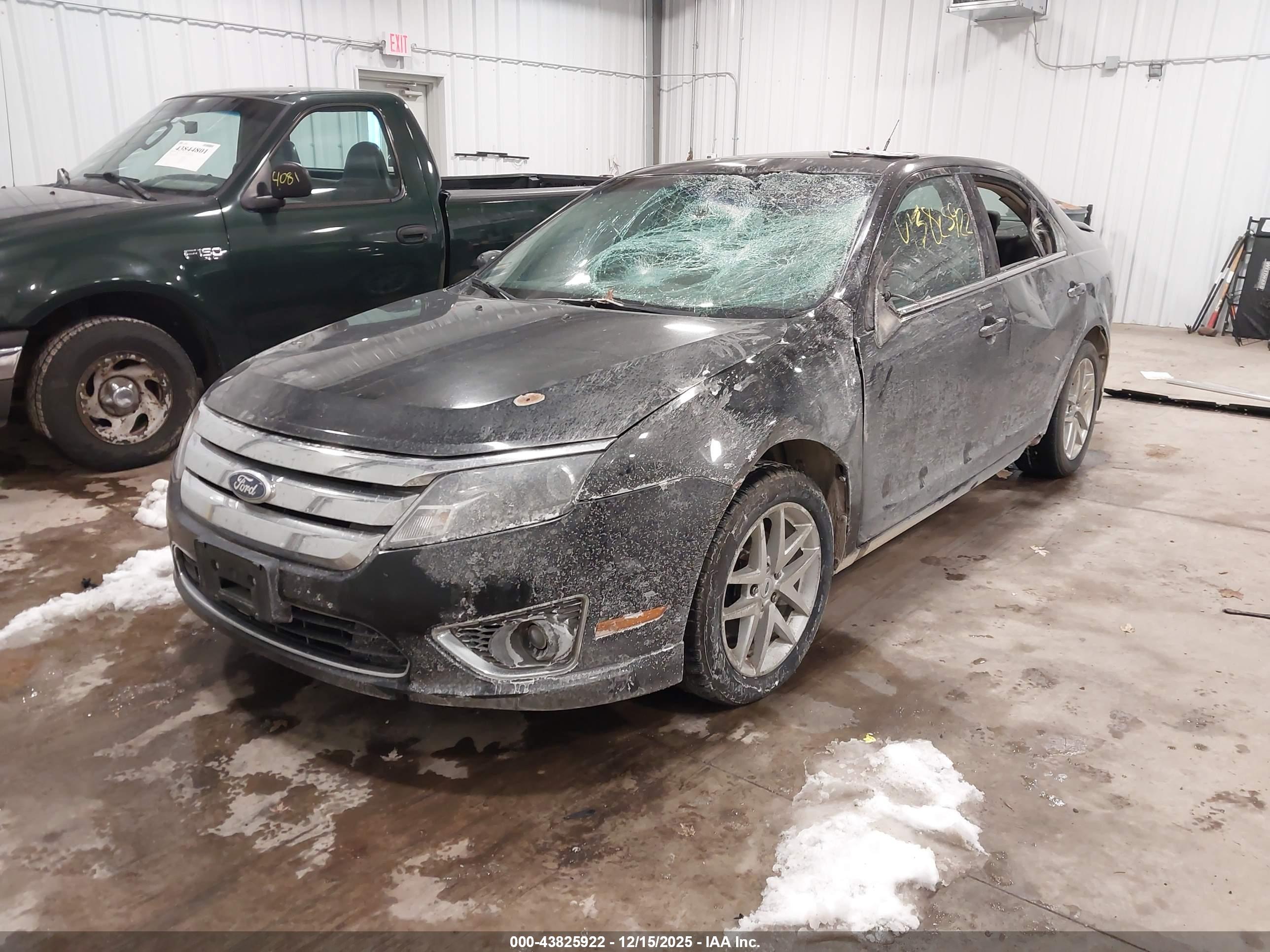 FORD FUSION image 2