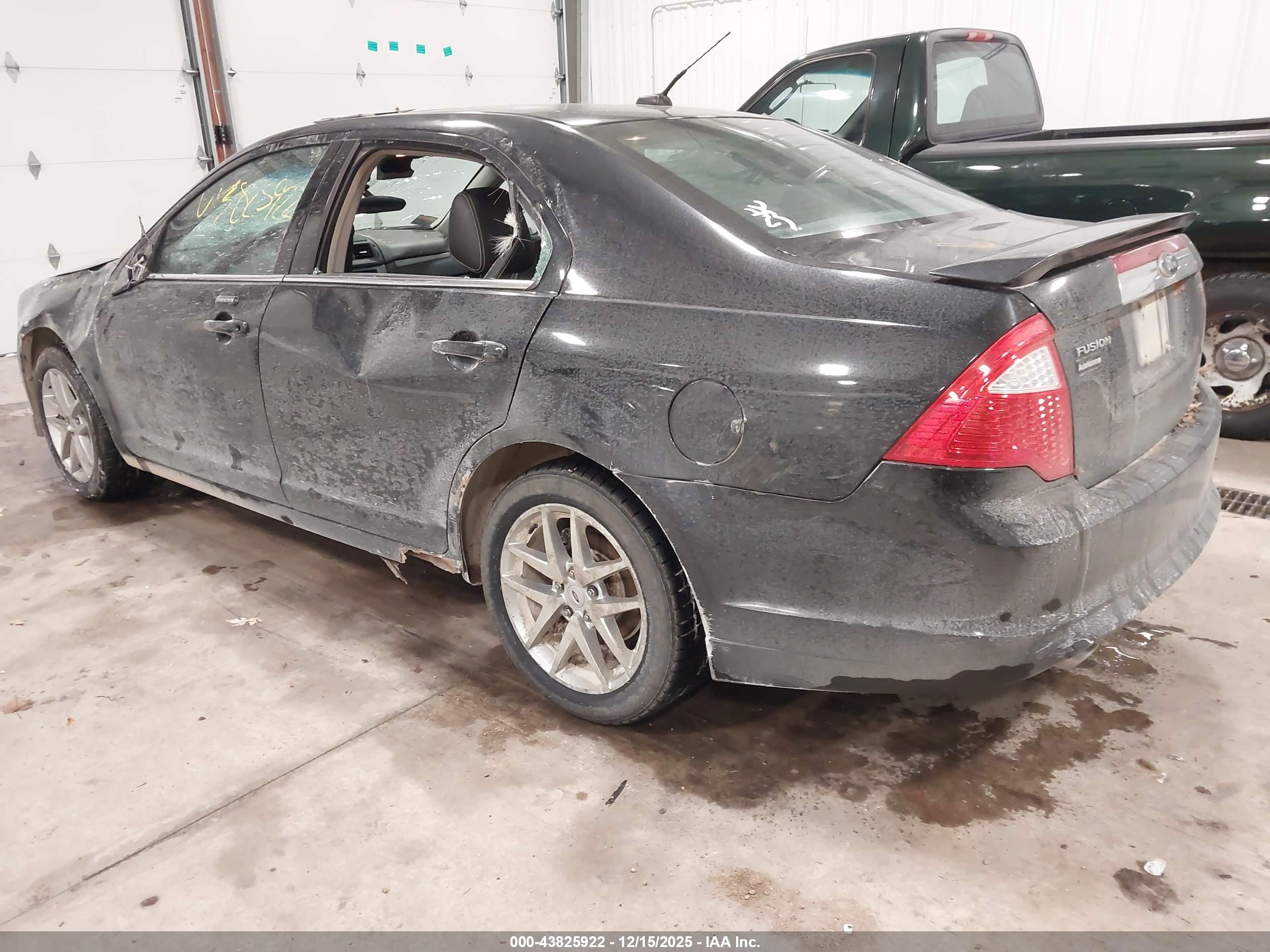 FORD FUSION image 3