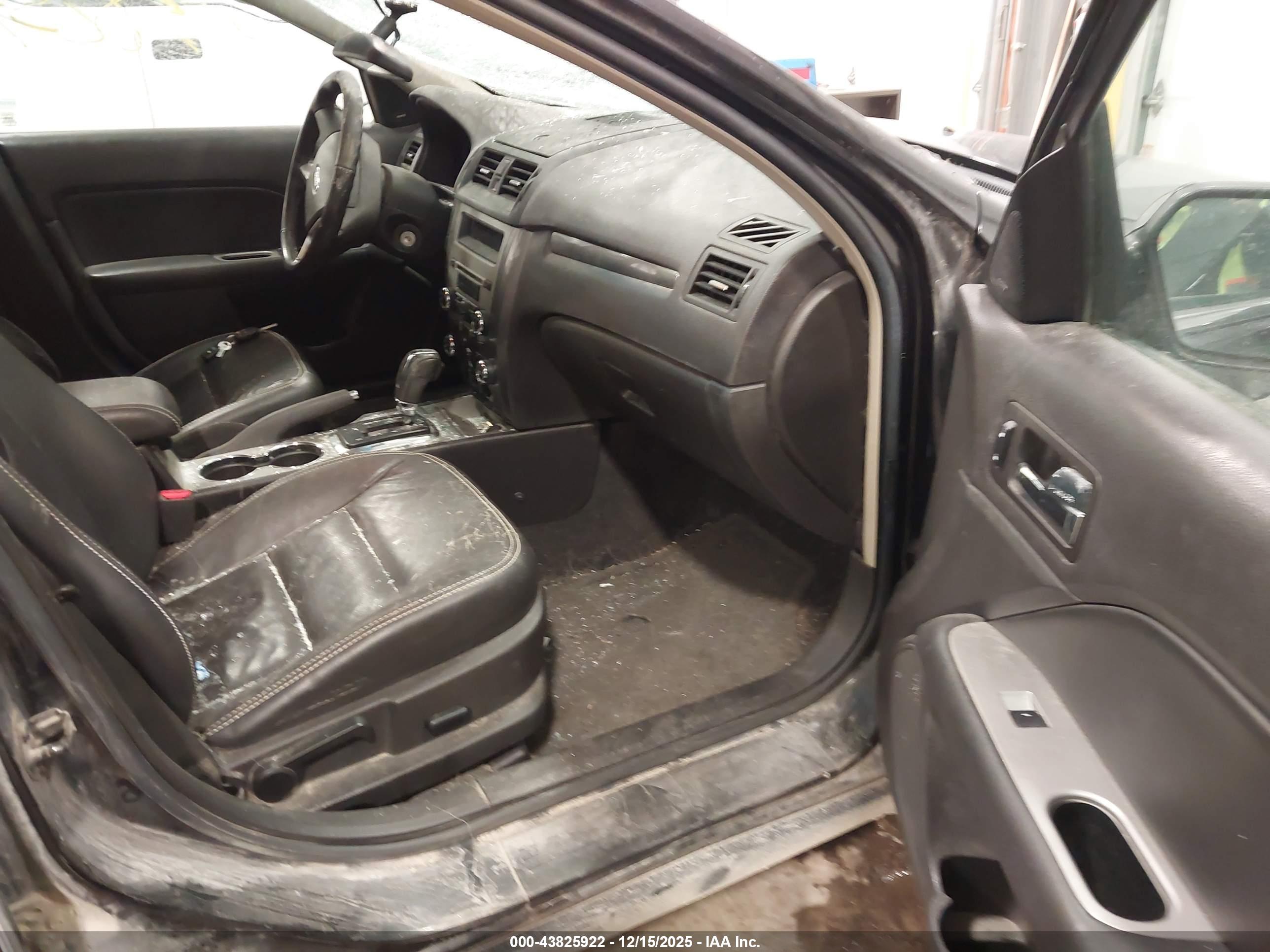 FORD FUSION image 5