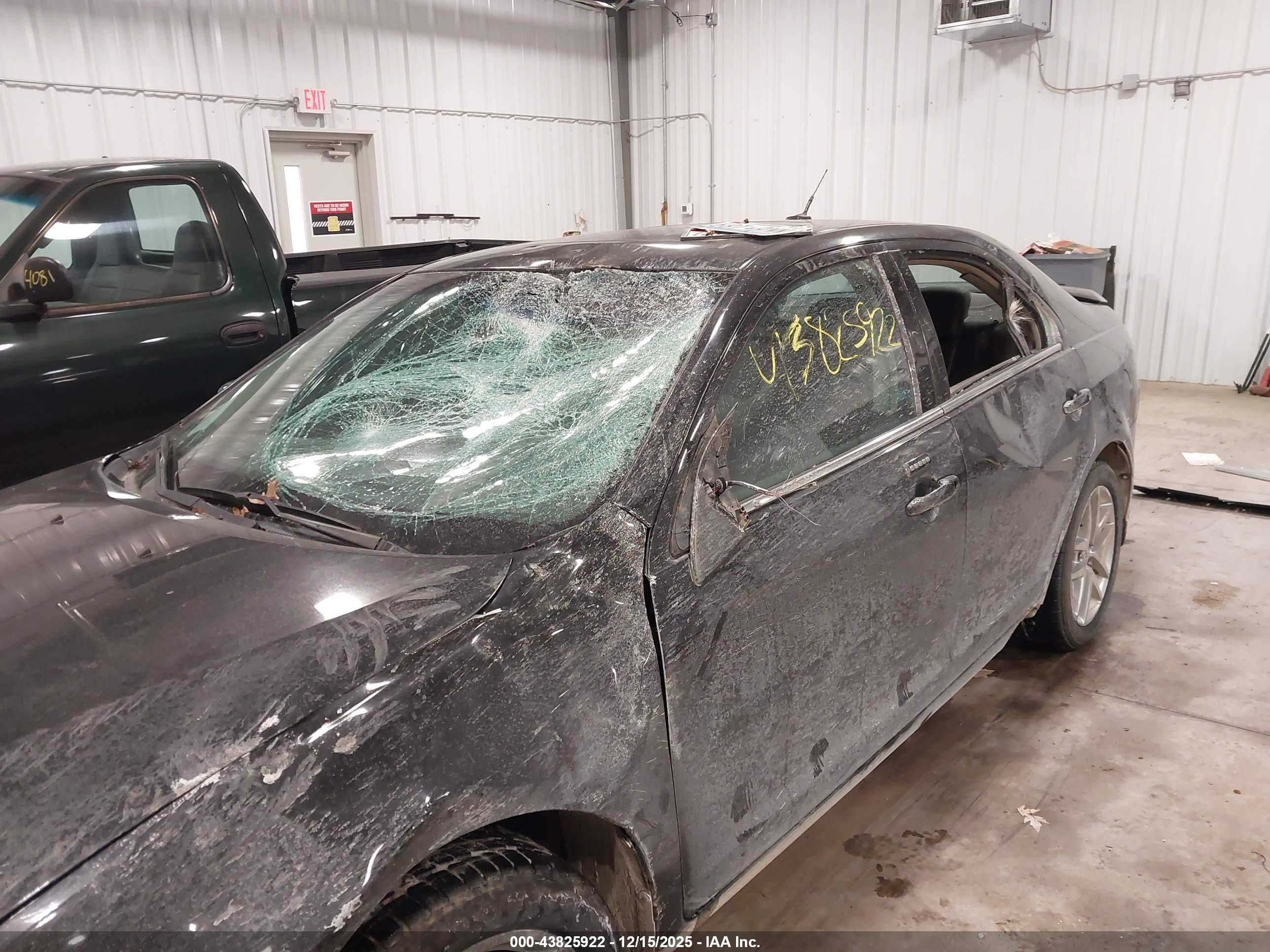 FORD FUSION image 6