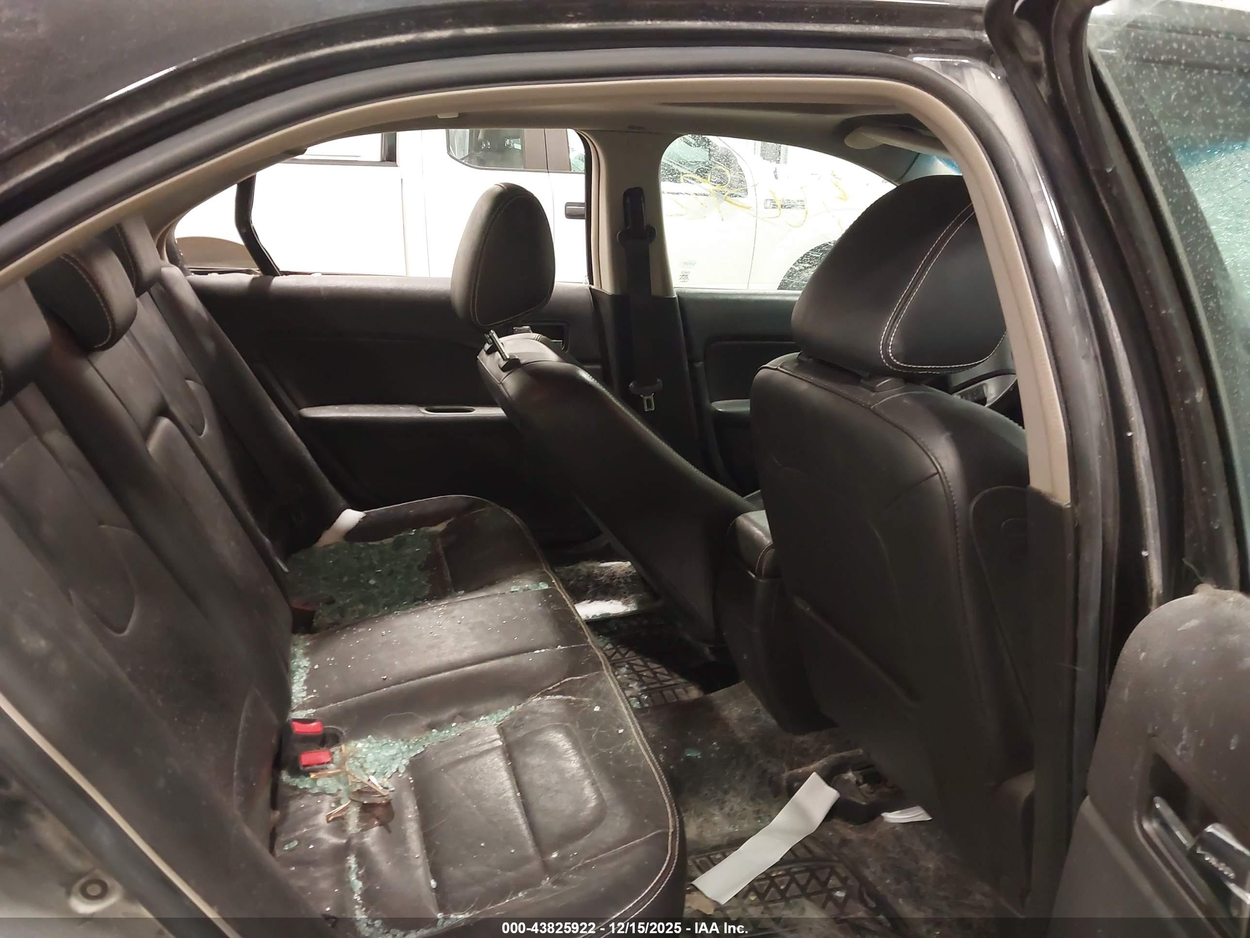 FORD FUSION image 8