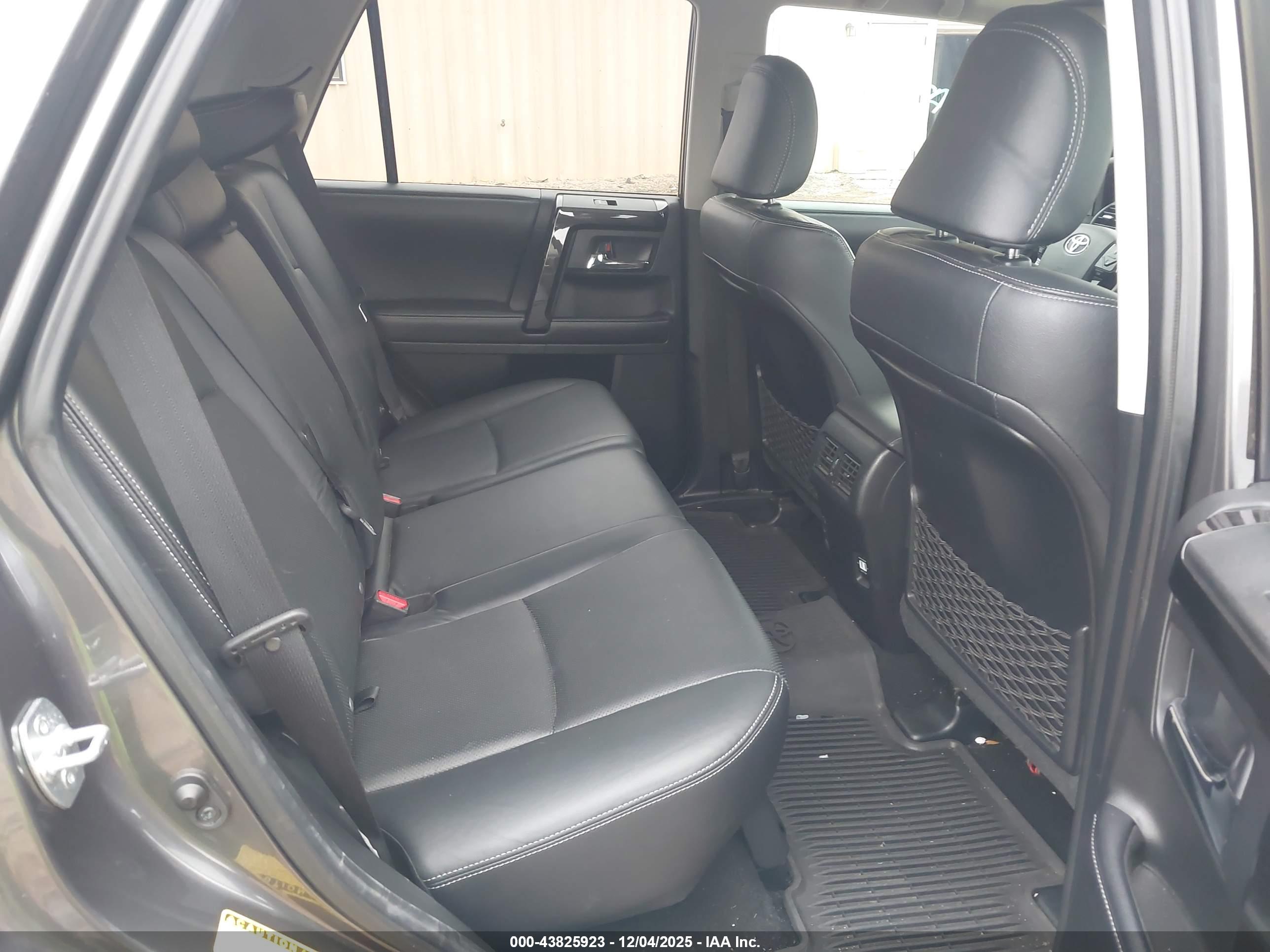 TOYOTA 4RUNNER image 8
