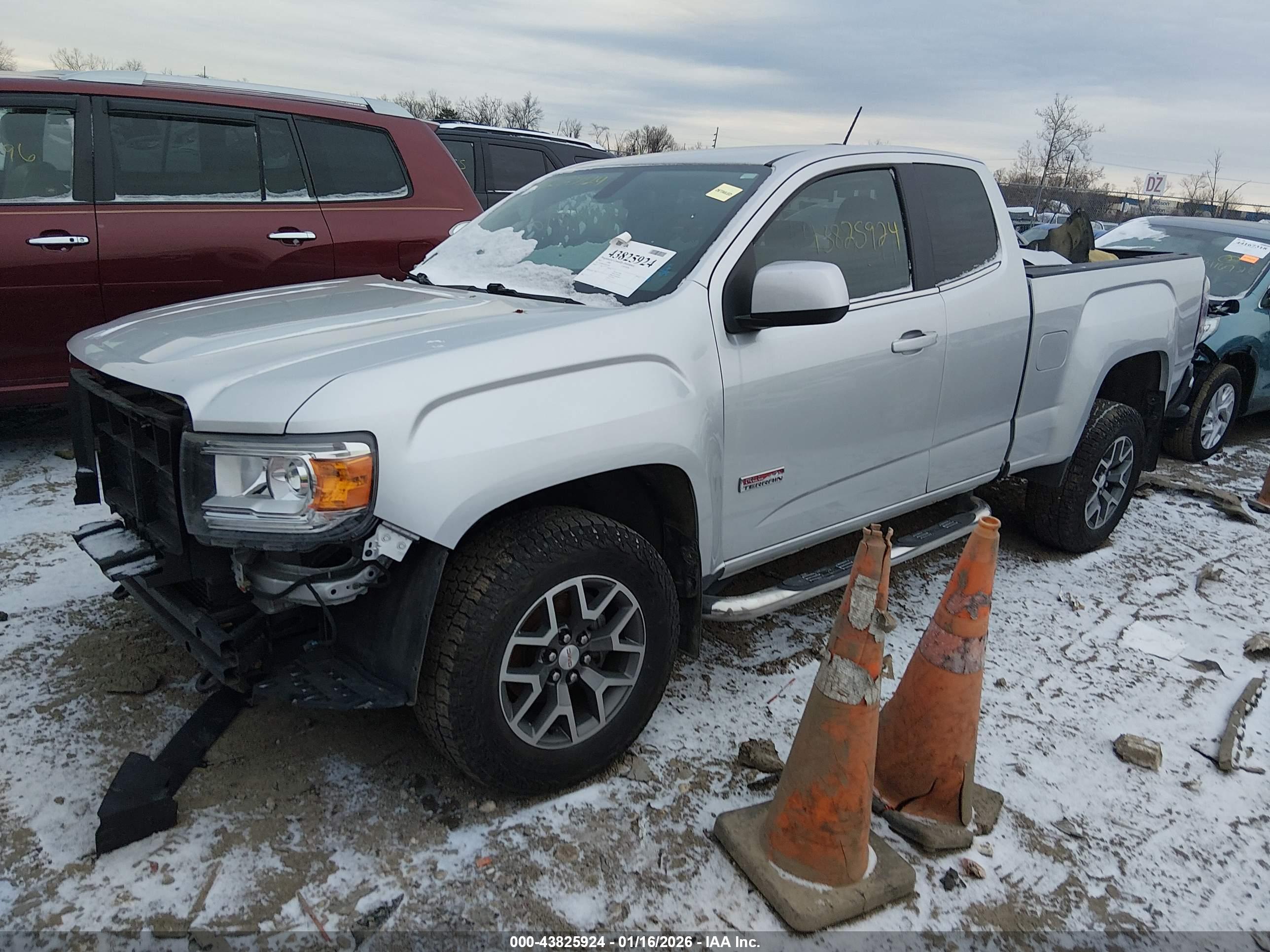 GMC CANYON image 2