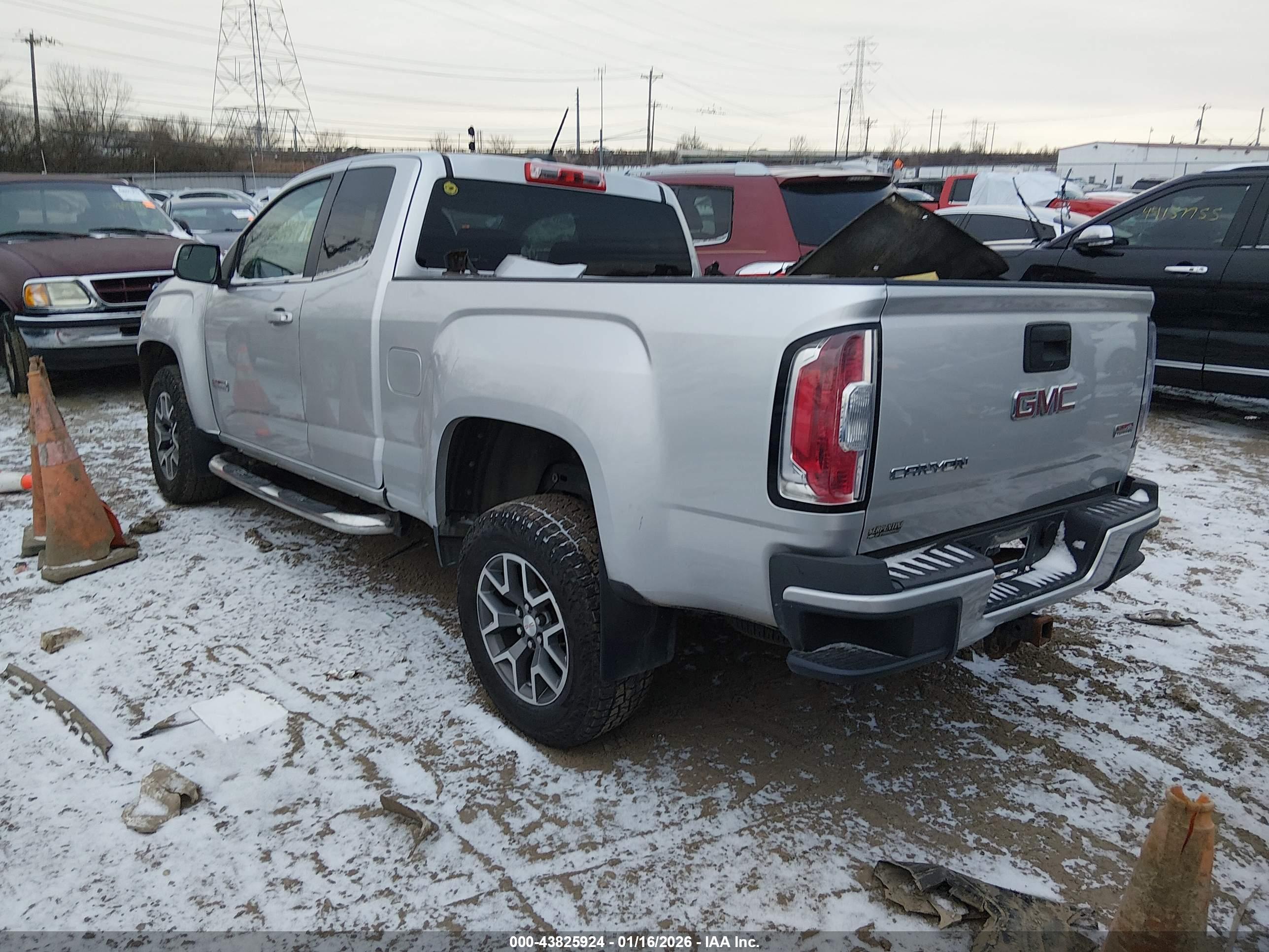 GMC CANYON image 3