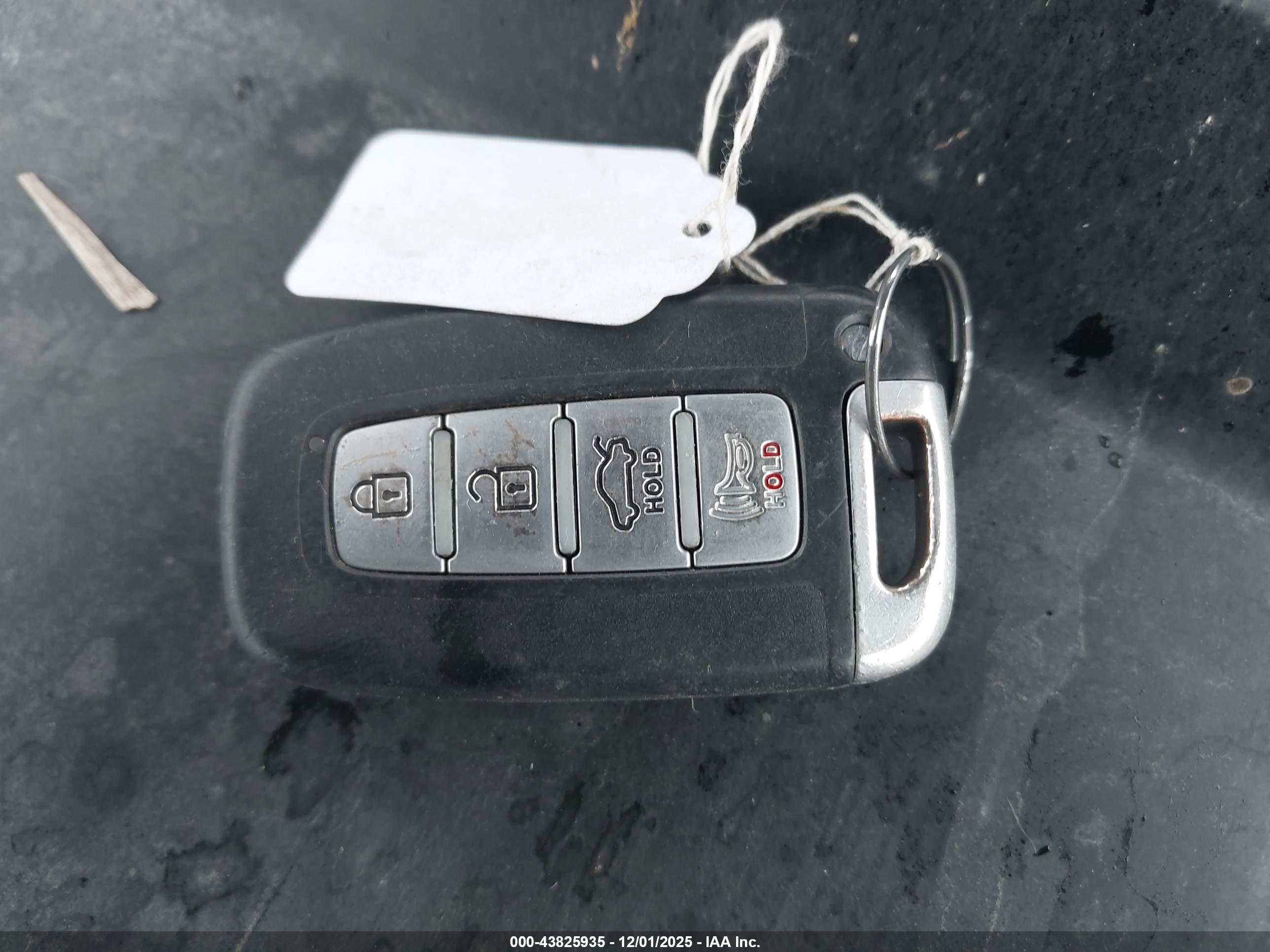 HYUNDAI VELOSTER image 11