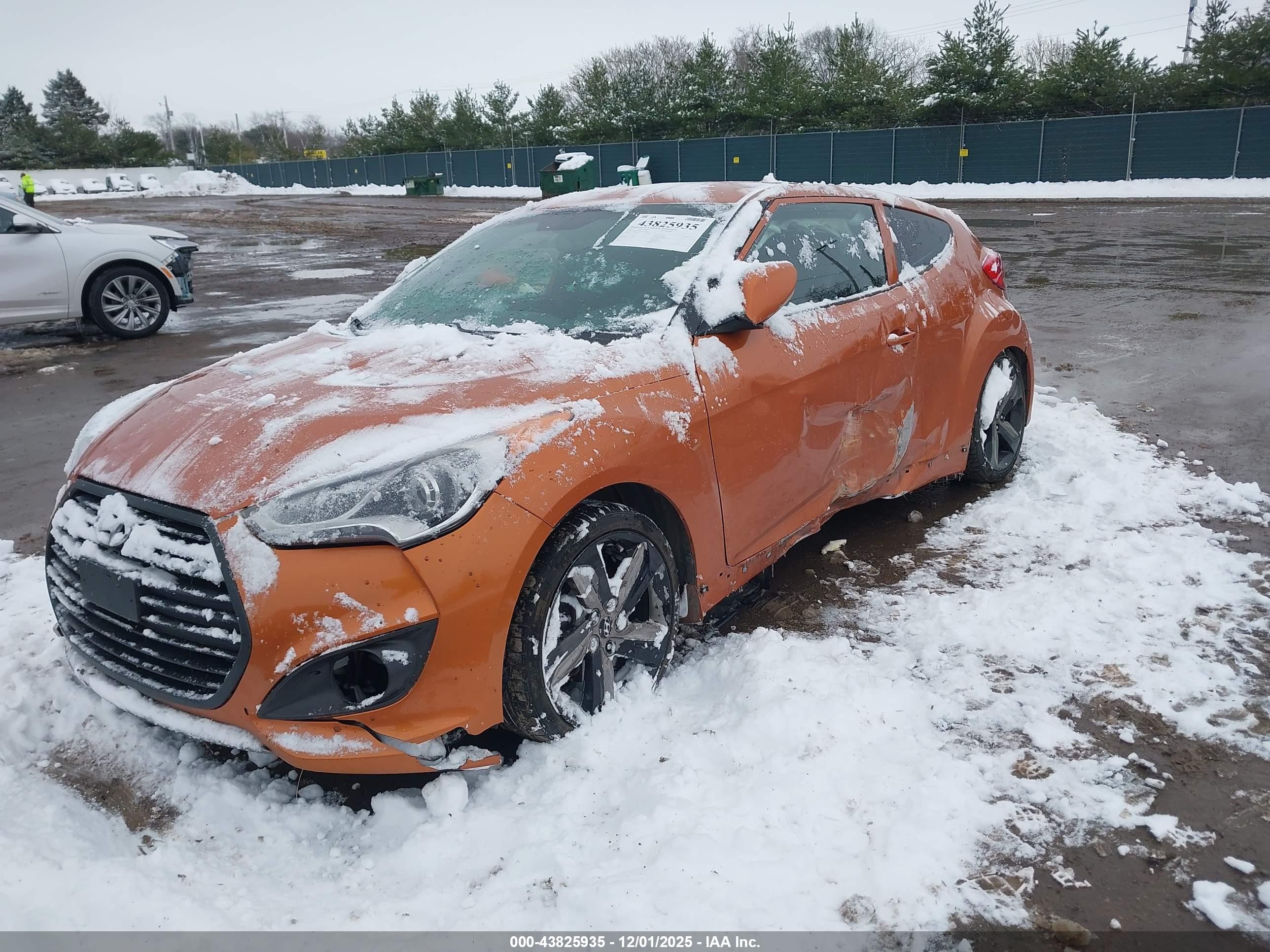 HYUNDAI VELOSTER image 2