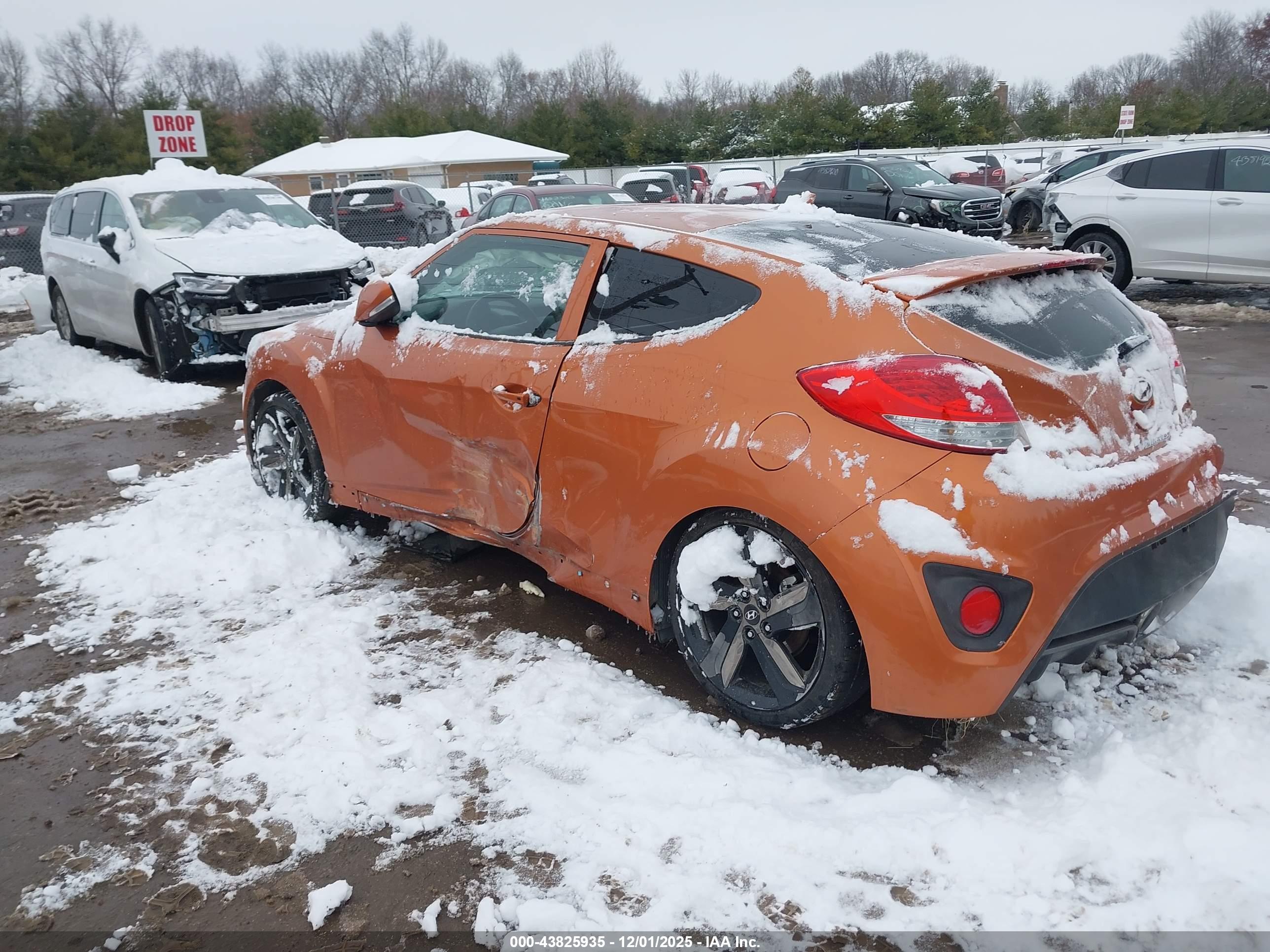 HYUNDAI VELOSTER image 3