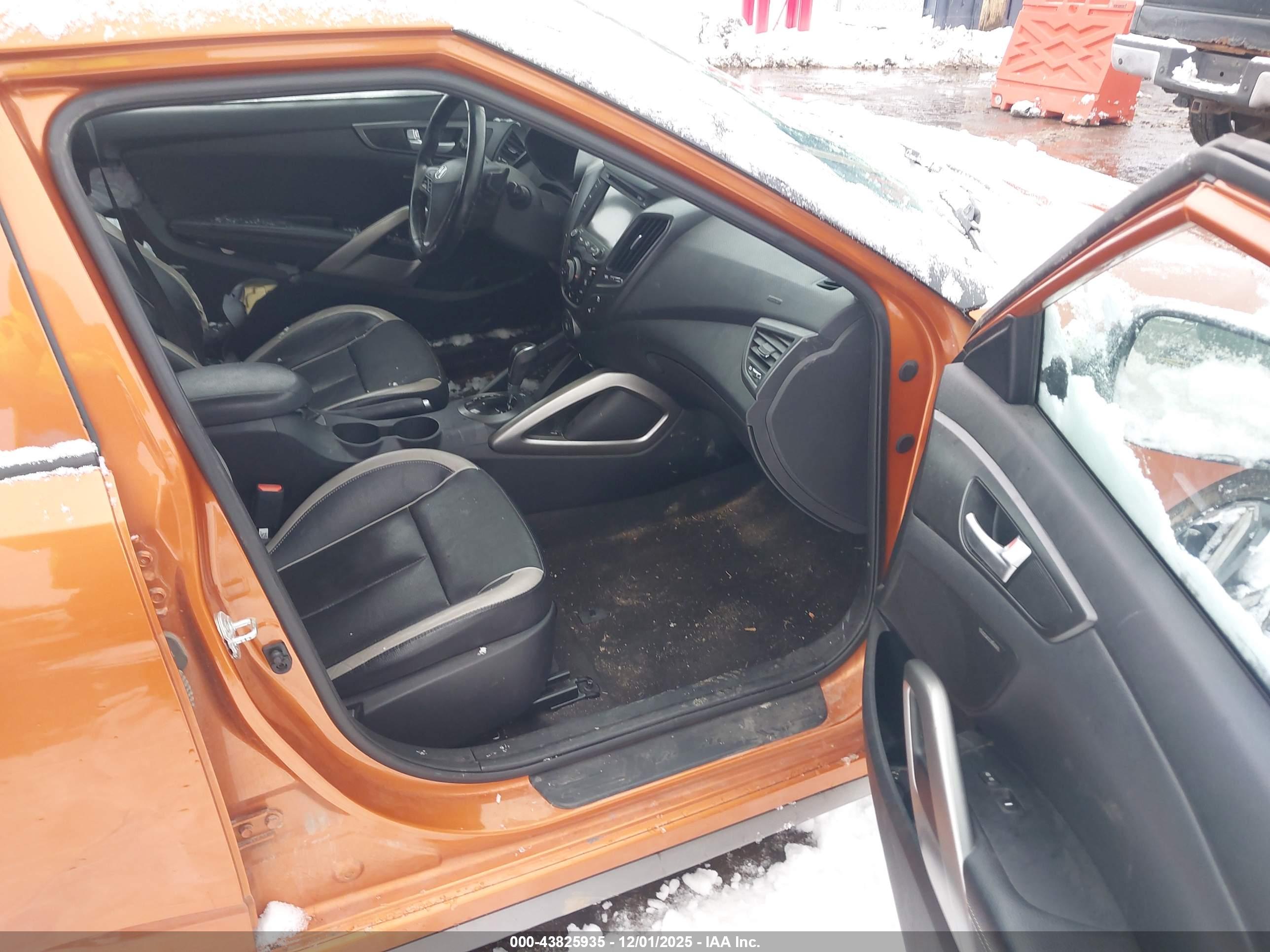 HYUNDAI VELOSTER image 5