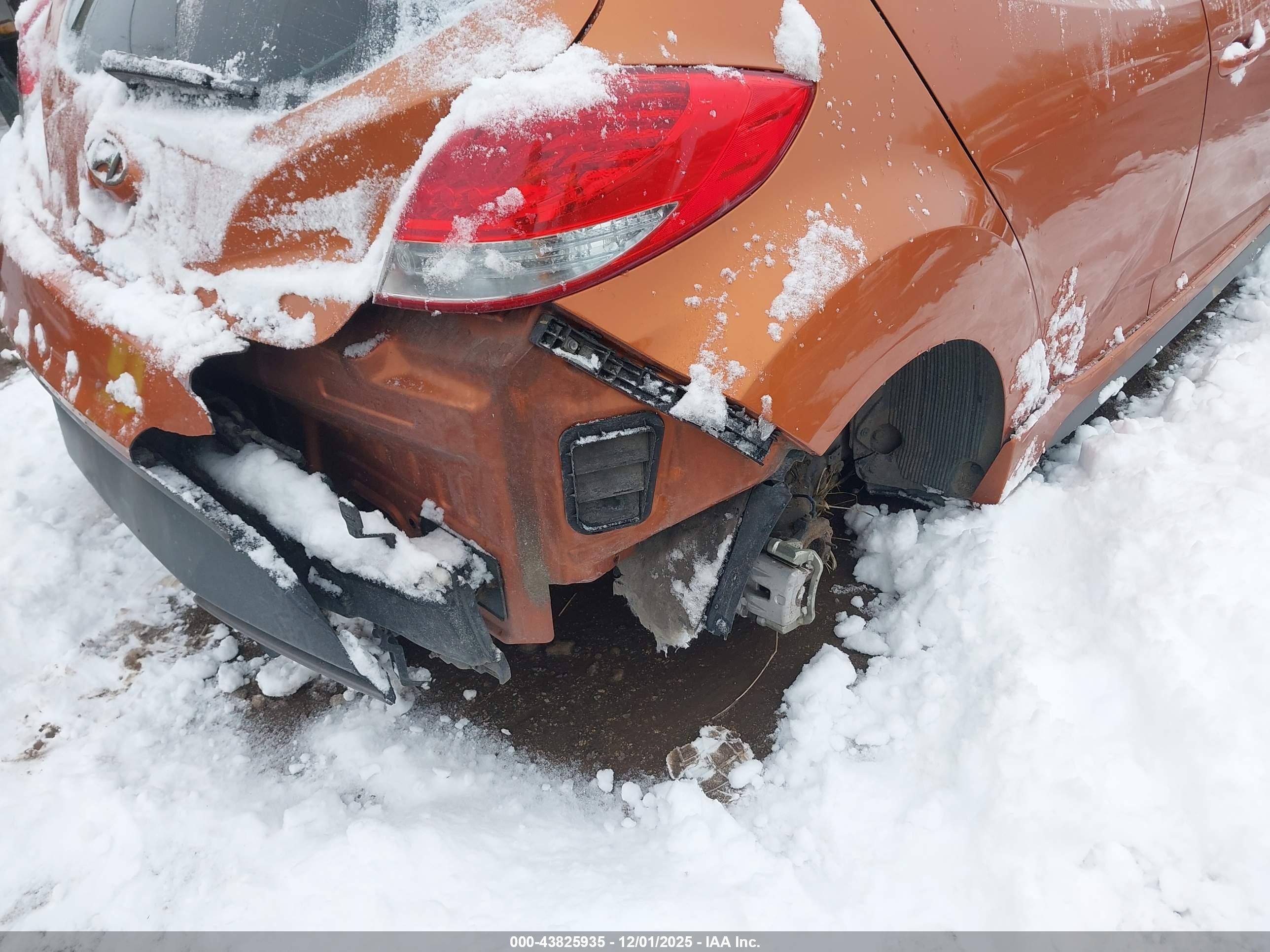 HYUNDAI VELOSTER image 6