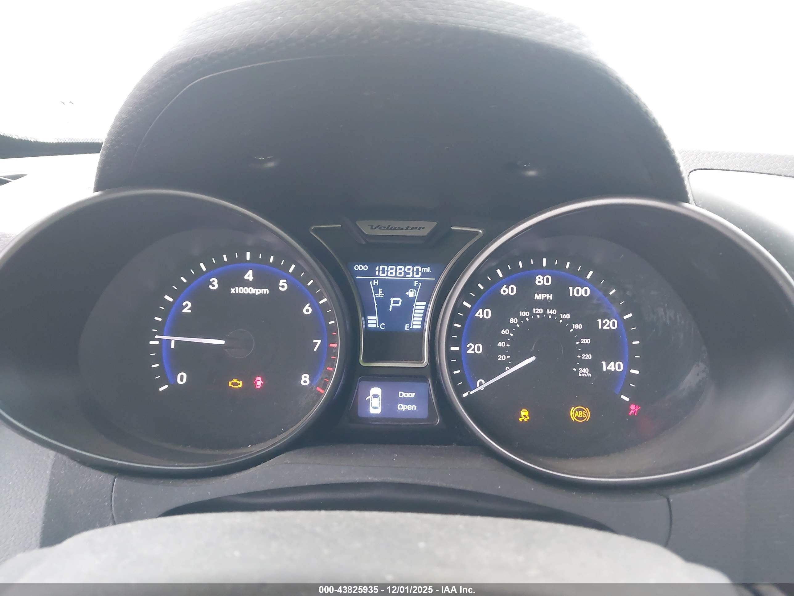 HYUNDAI VELOSTER image 7