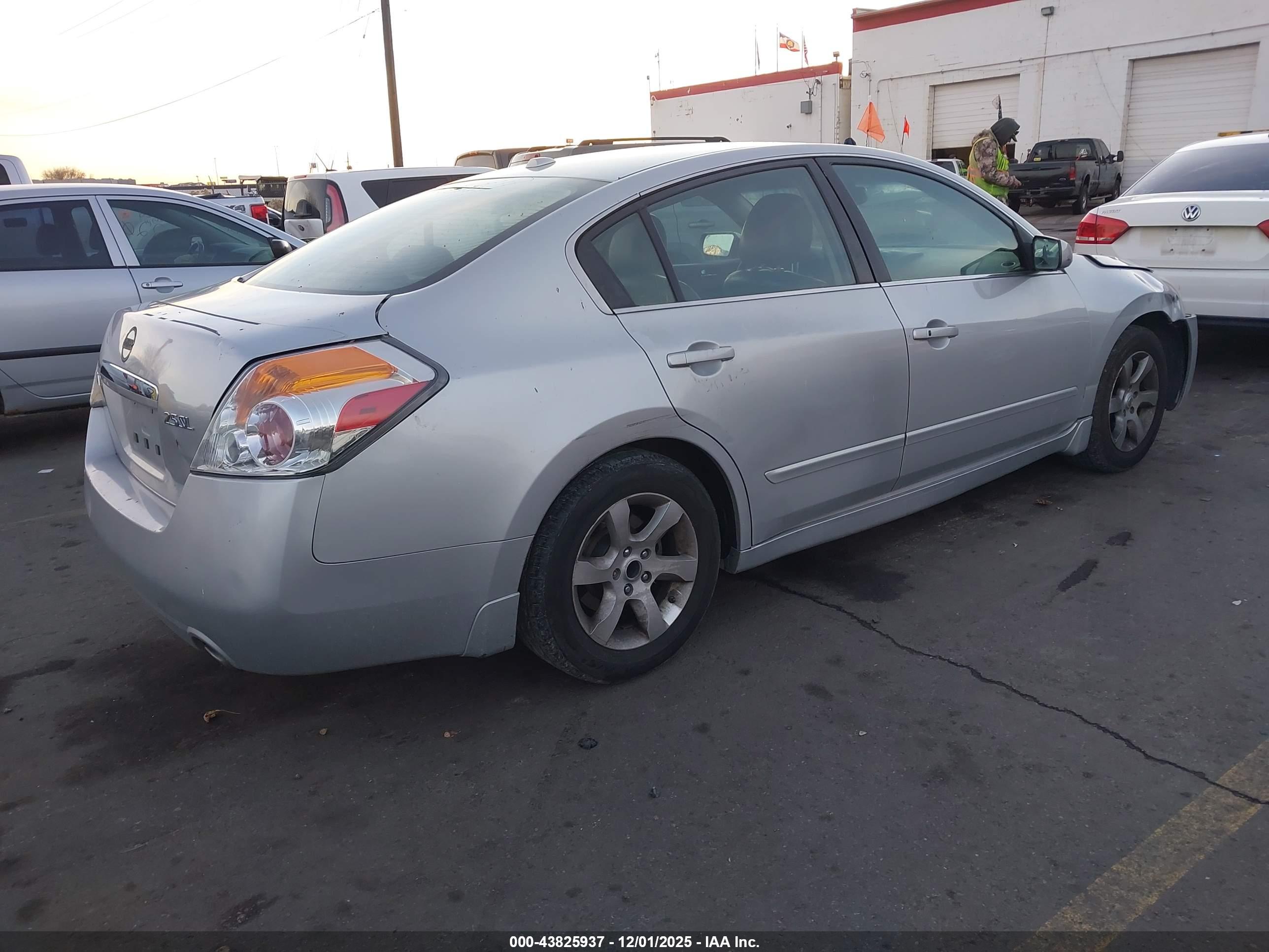 NISSAN ALTIMA image 4