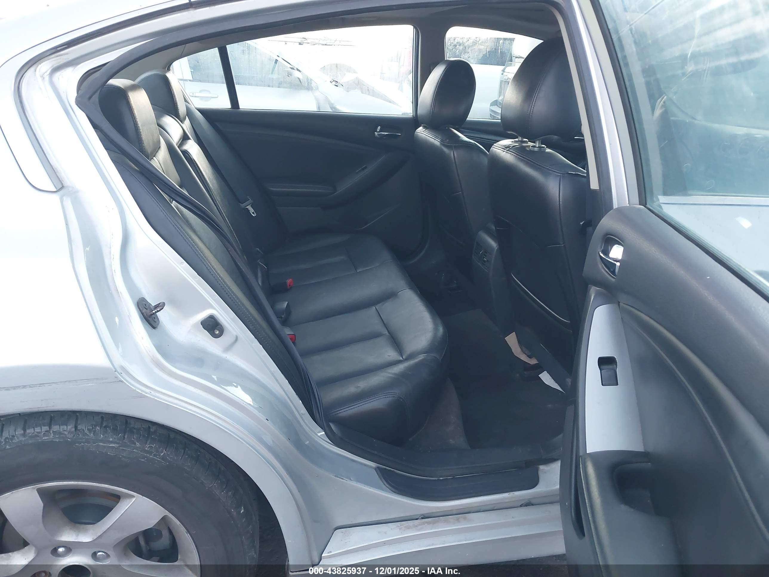 NISSAN ALTIMA image 8