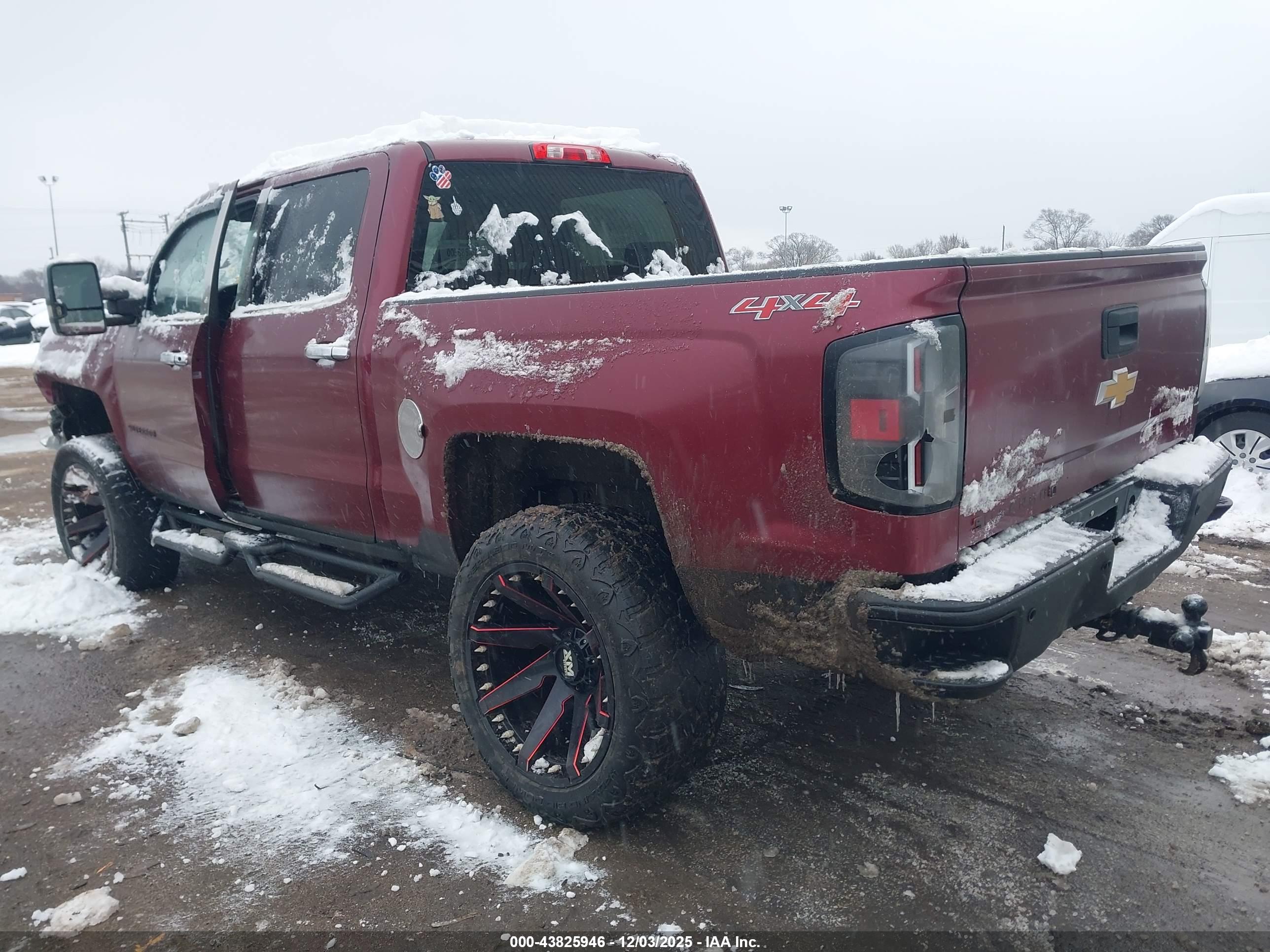CHEVROLET SILVERADO image 3