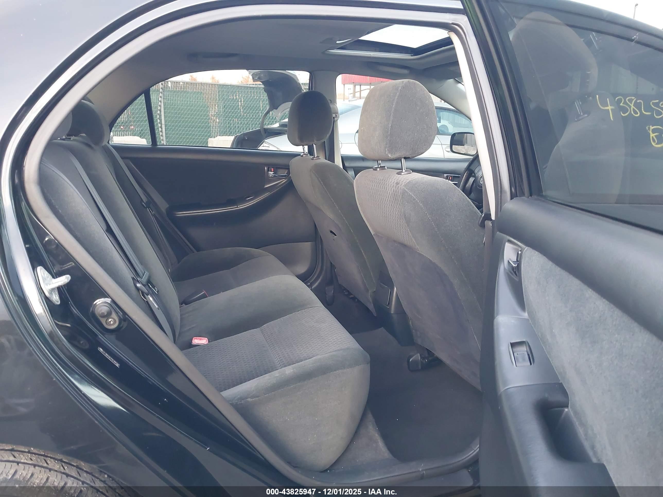 TOYOTA COROLLA image 8