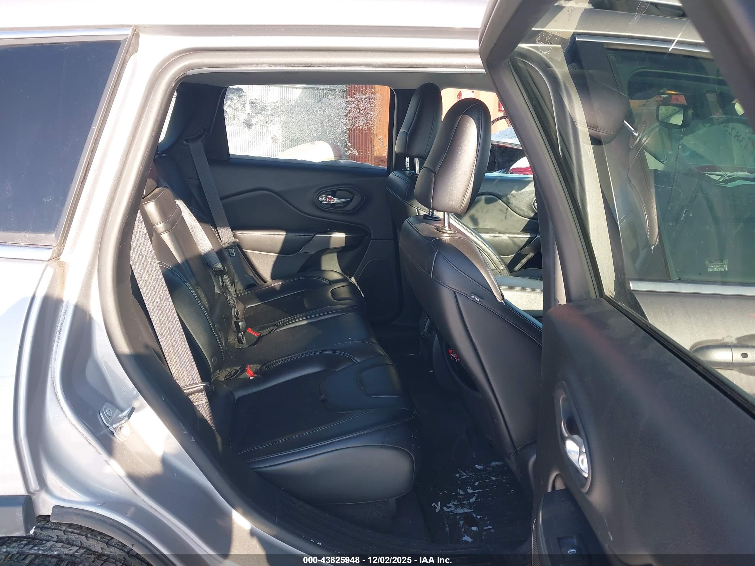 JEEP CHEROKEE image 8
