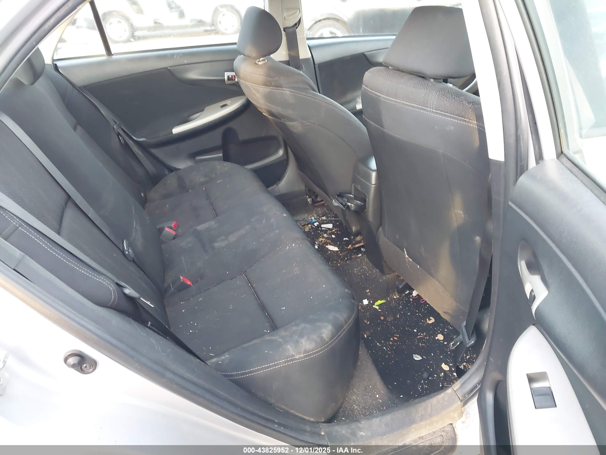 TOYOTA COROLLA image 8
