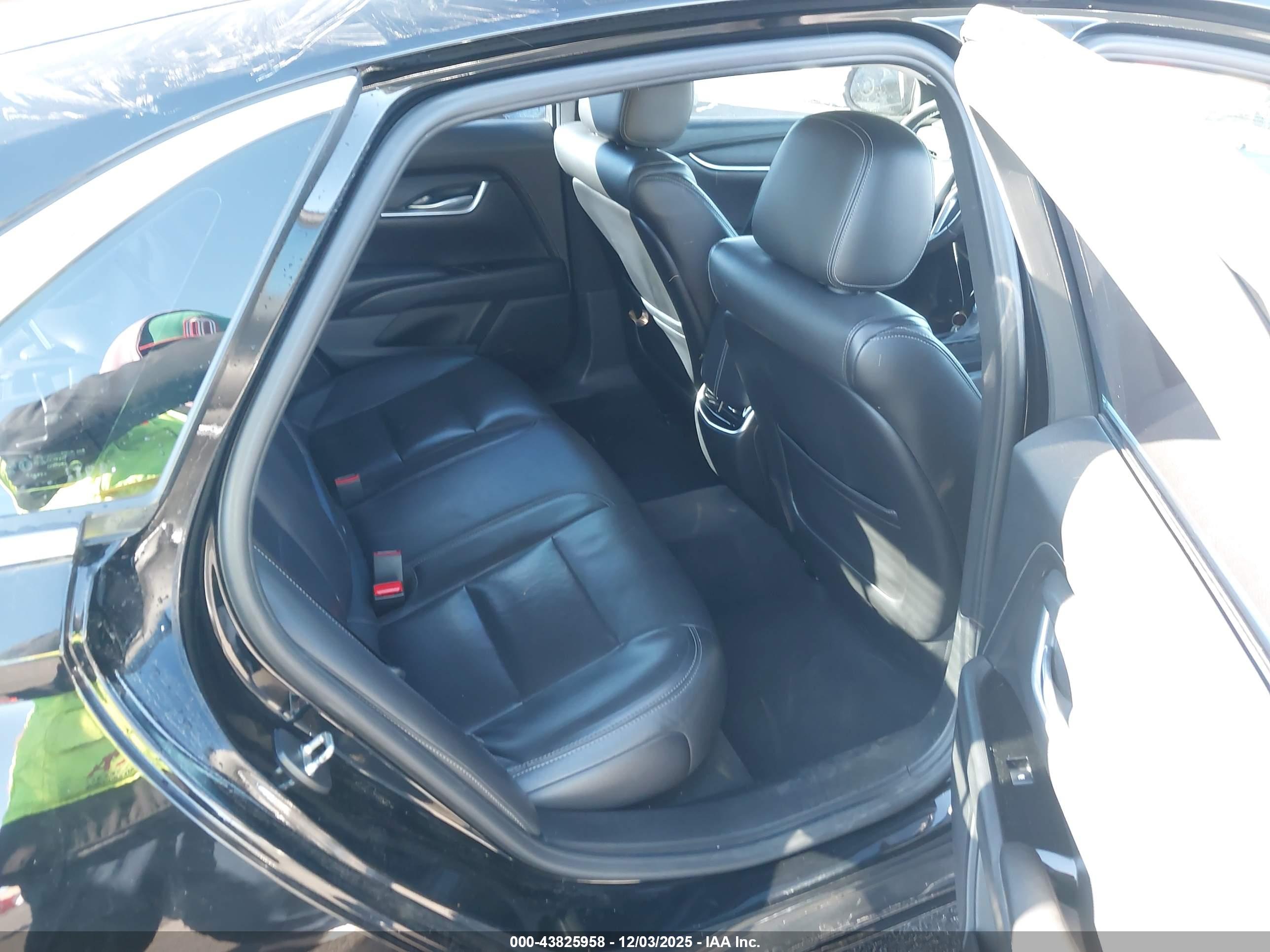 CADILLAC XTS image 8