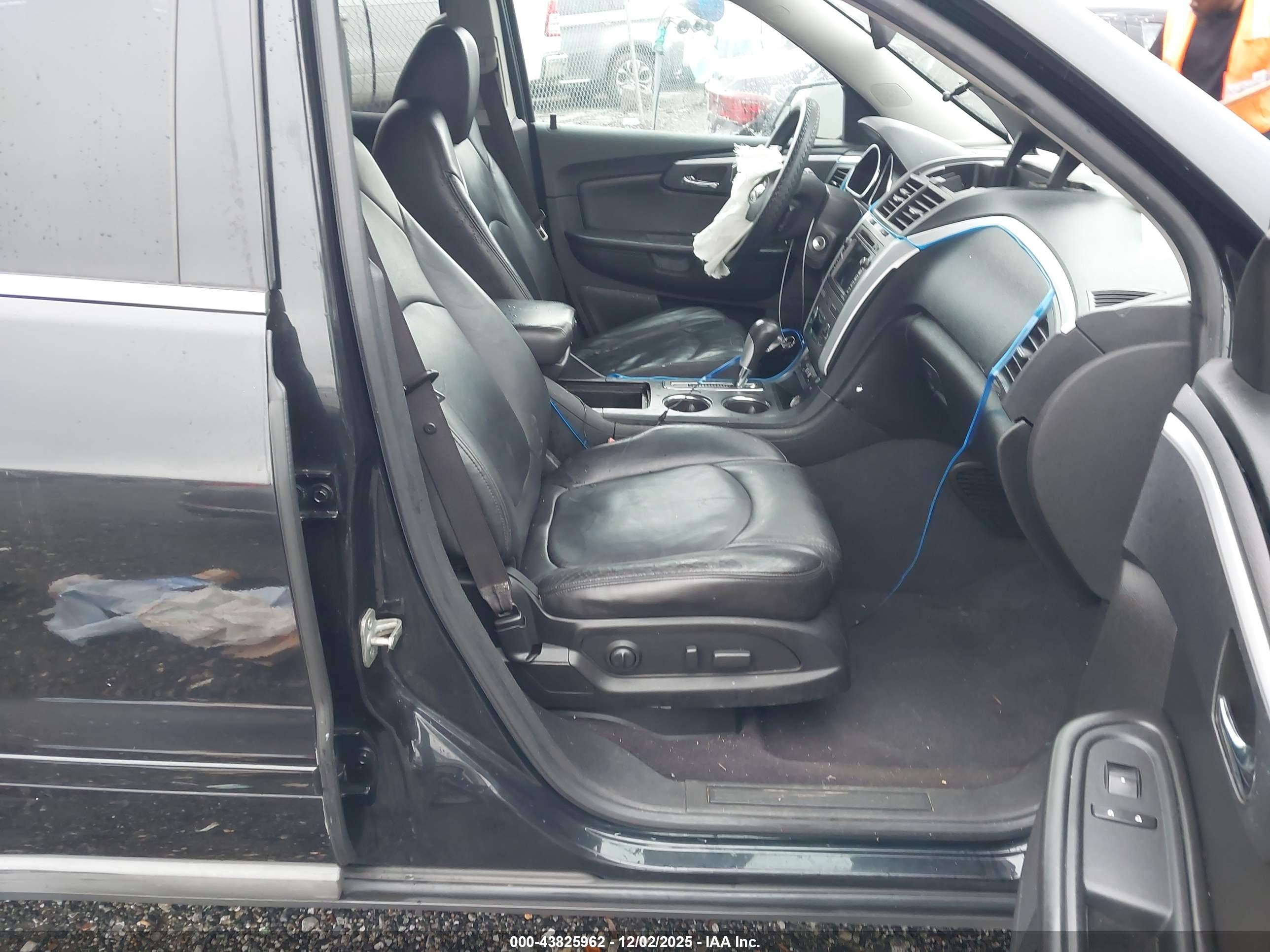 CHEVROLET TRAVERSE image 5