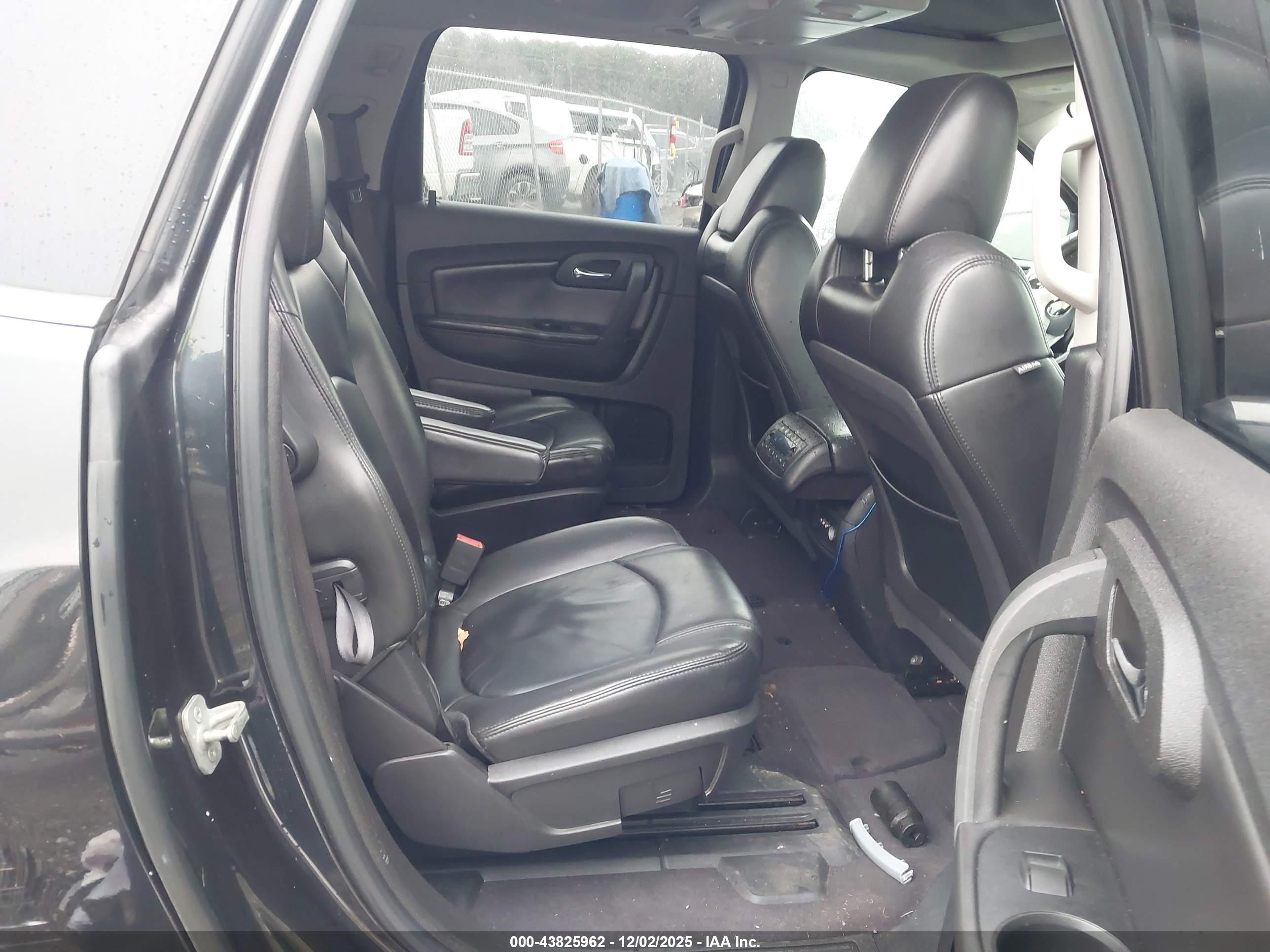 CHEVROLET TRAVERSE image 8