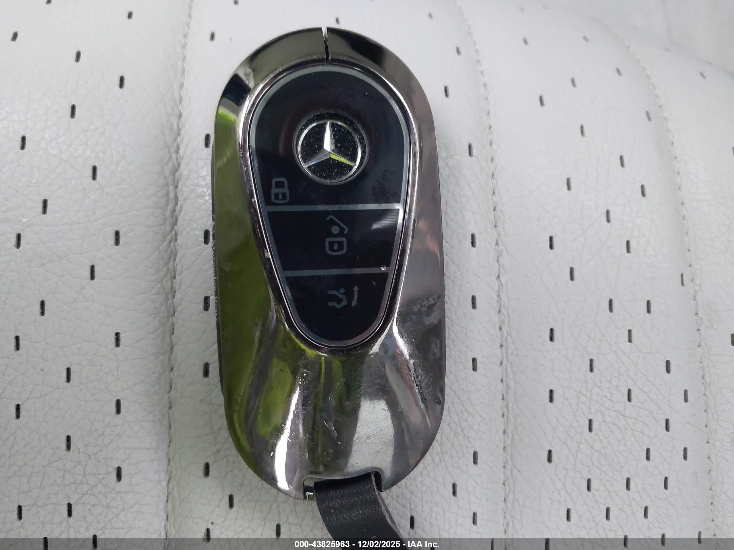 MERCEDES-BENZ EQS image 11