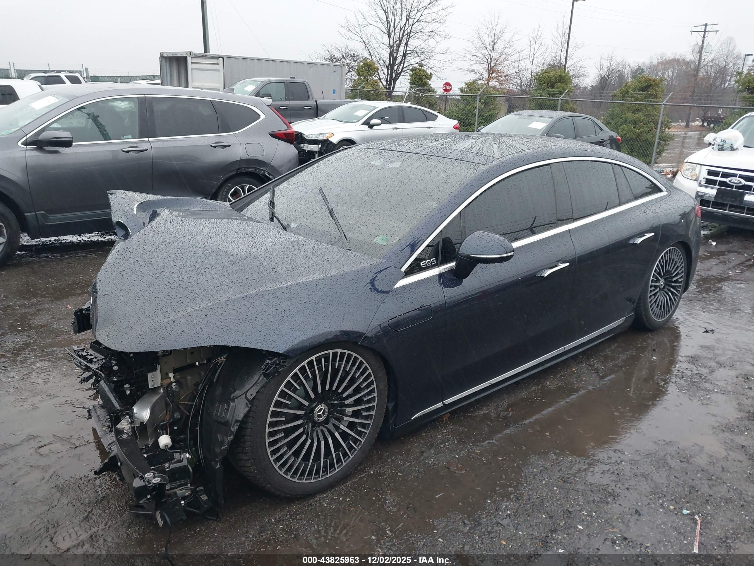 MERCEDES-BENZ EQS image 2