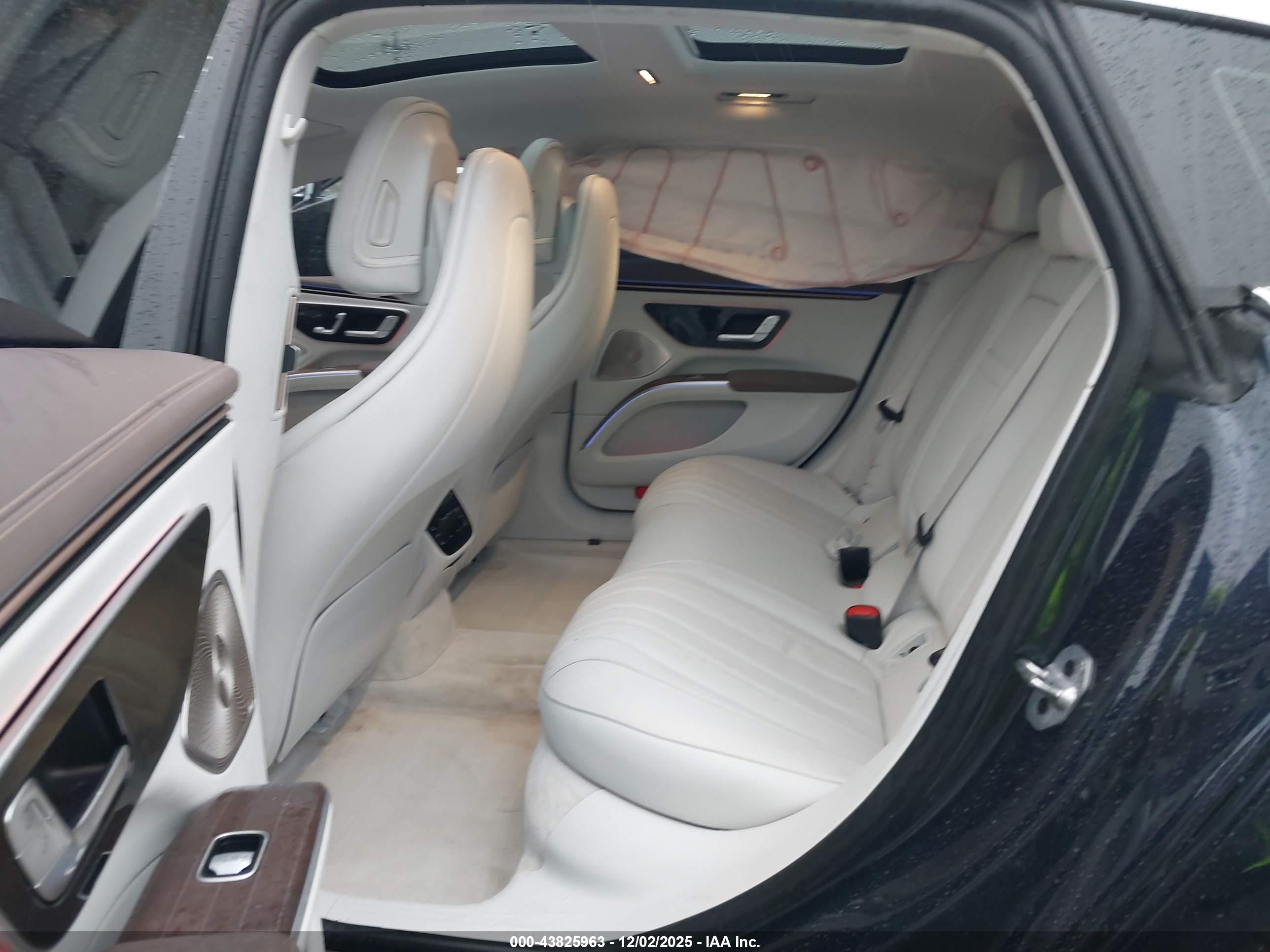 MERCEDES-BENZ EQS image 8