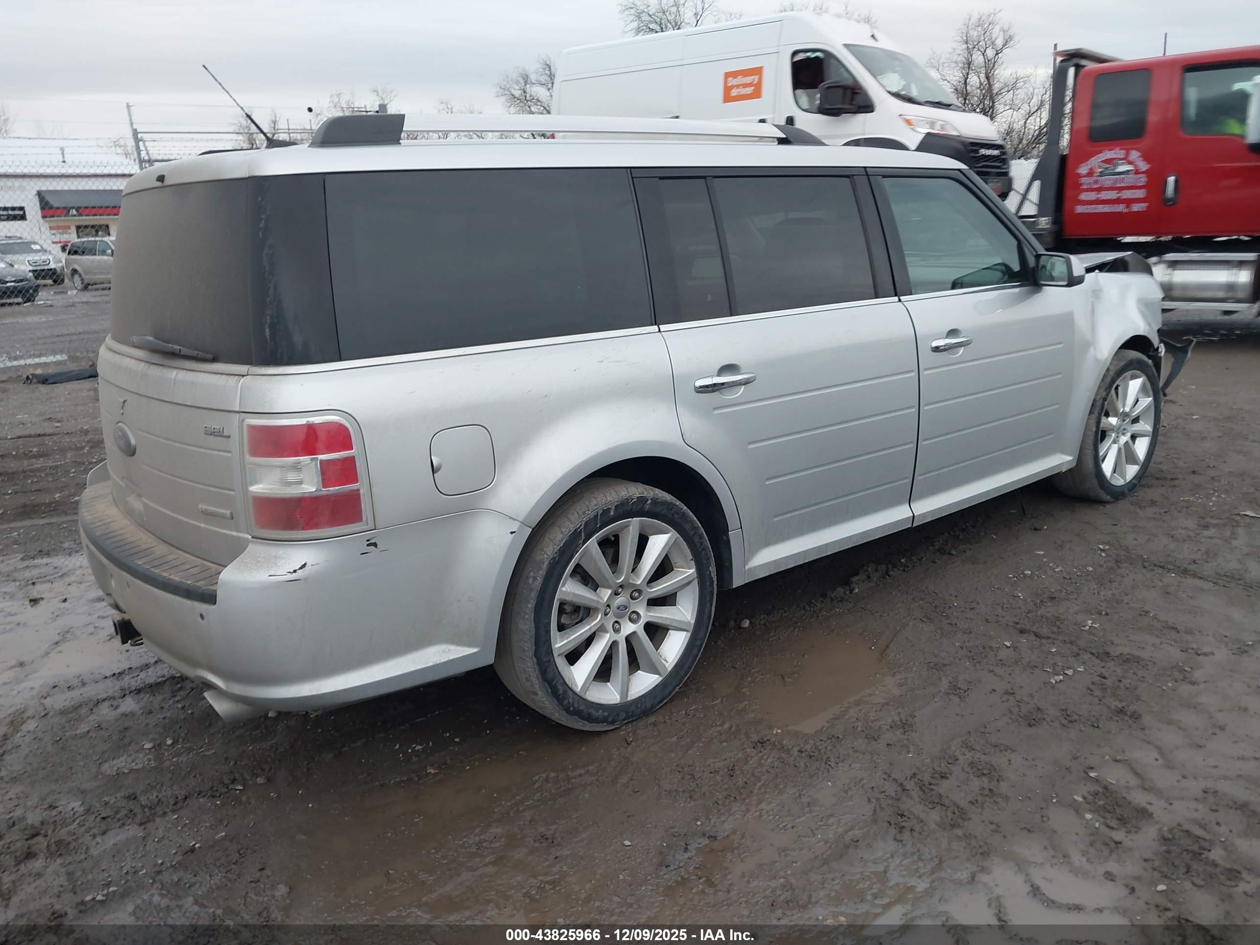 FORD FLEX image 4