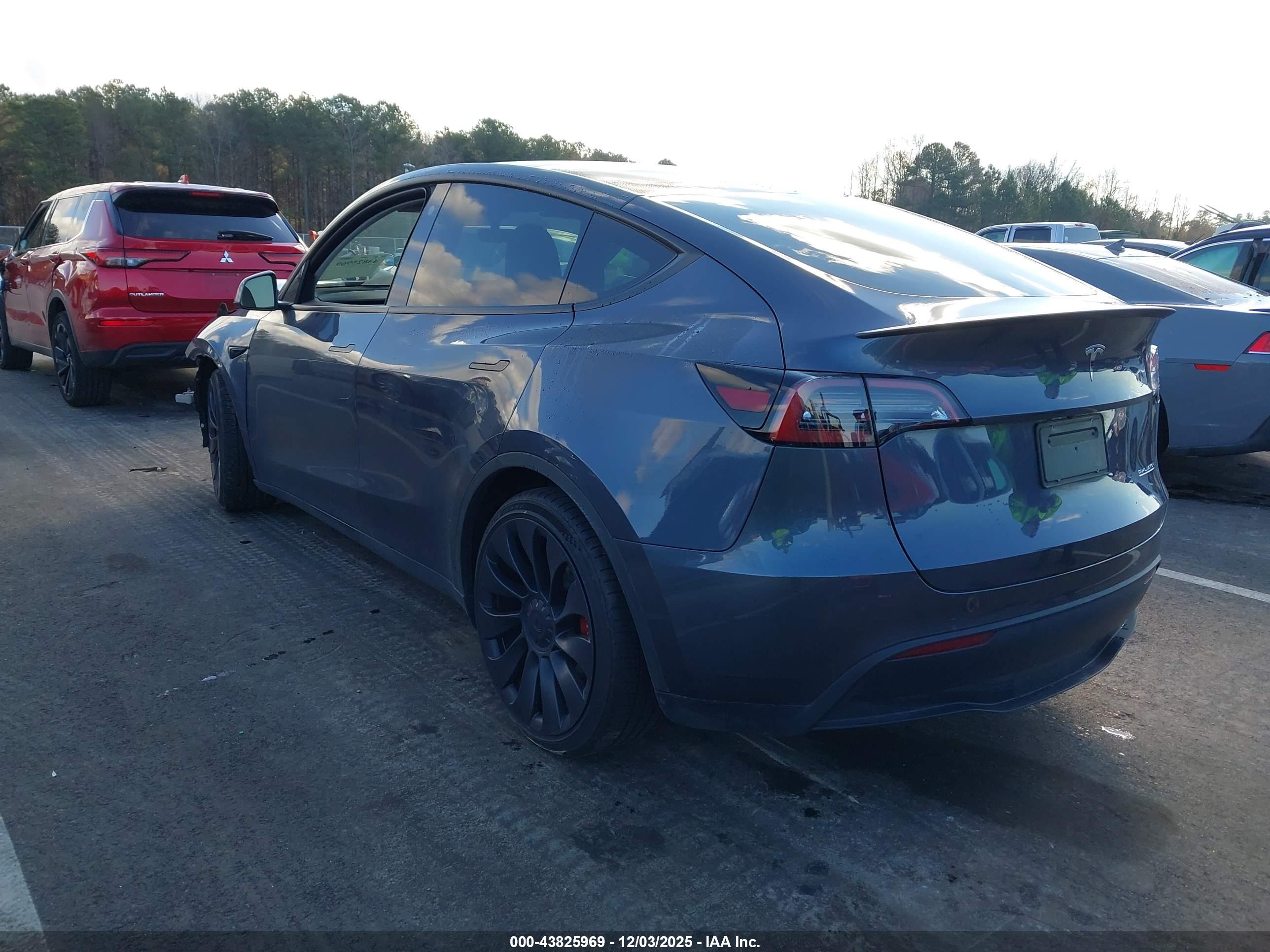TESLA MODEL image 3