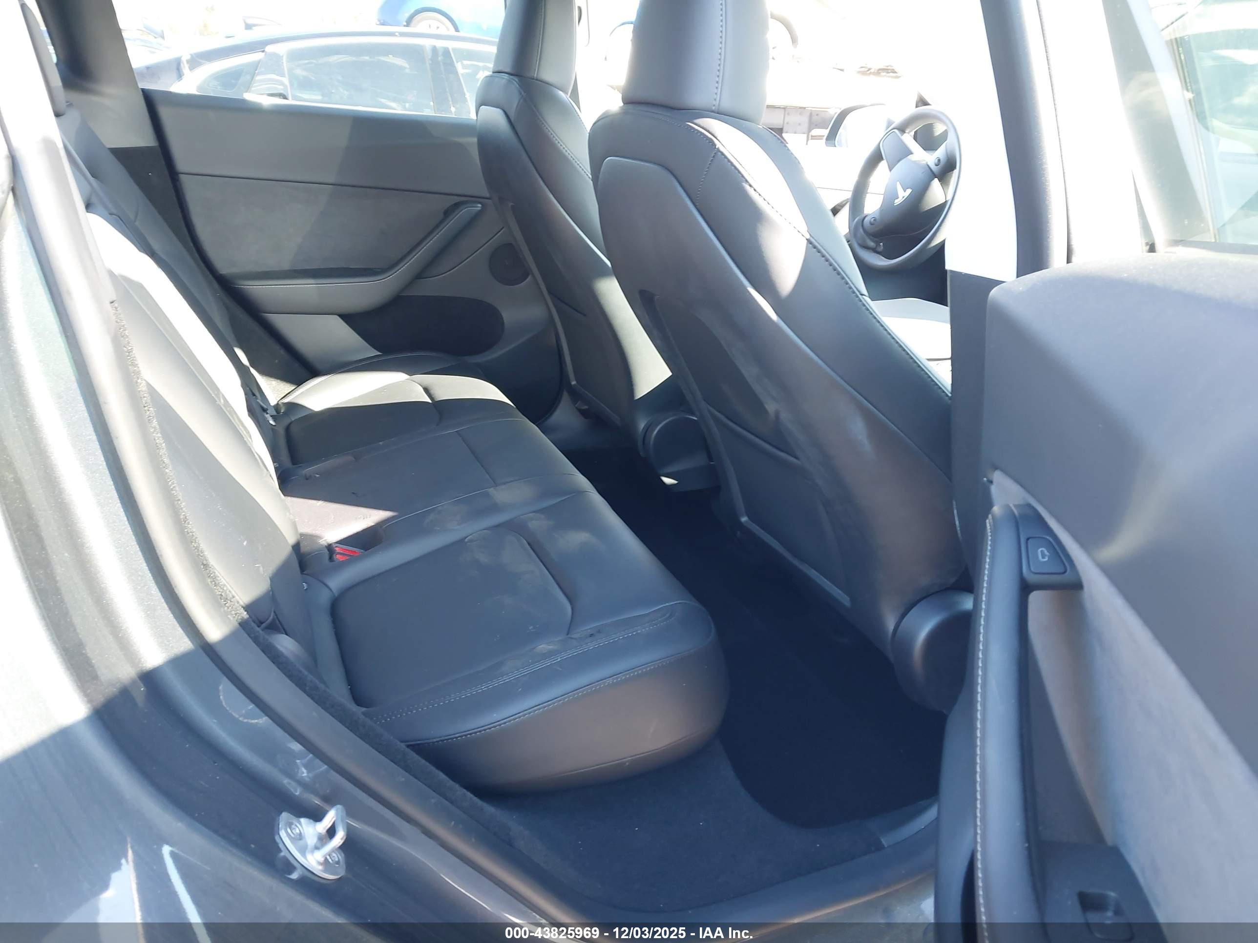 TESLA MODEL image 8