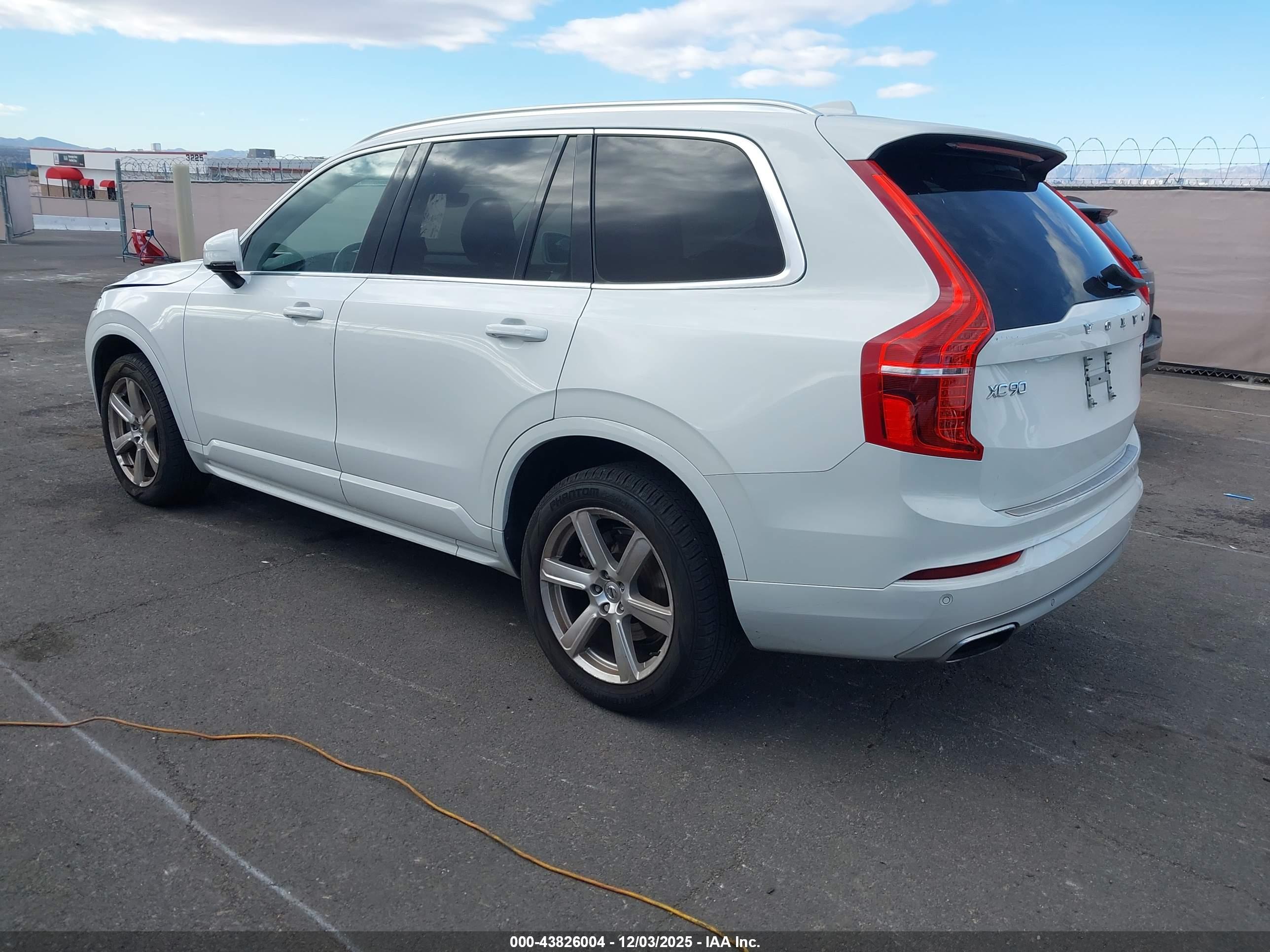 VOLVO XC90 image 3