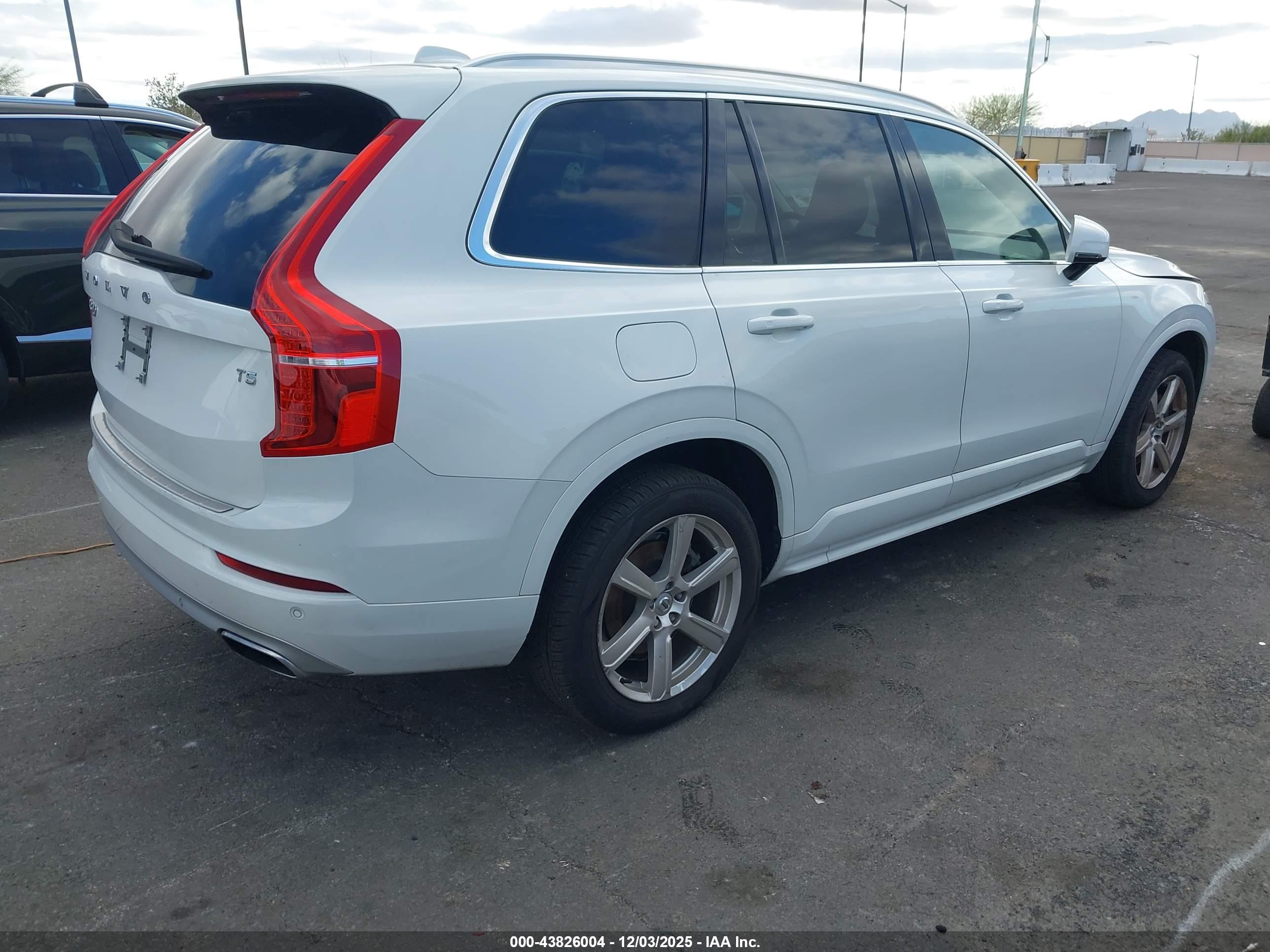 VOLVO XC90 image 4