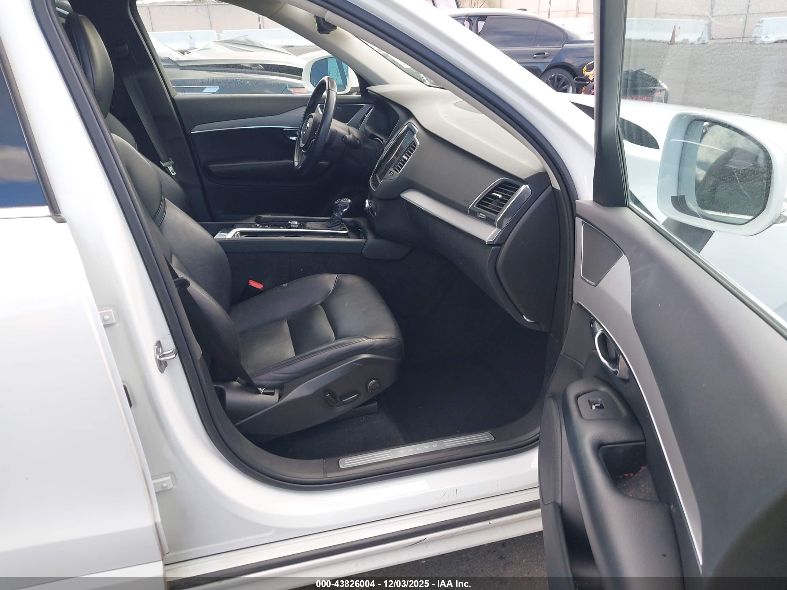 VOLVO XC90 image 5