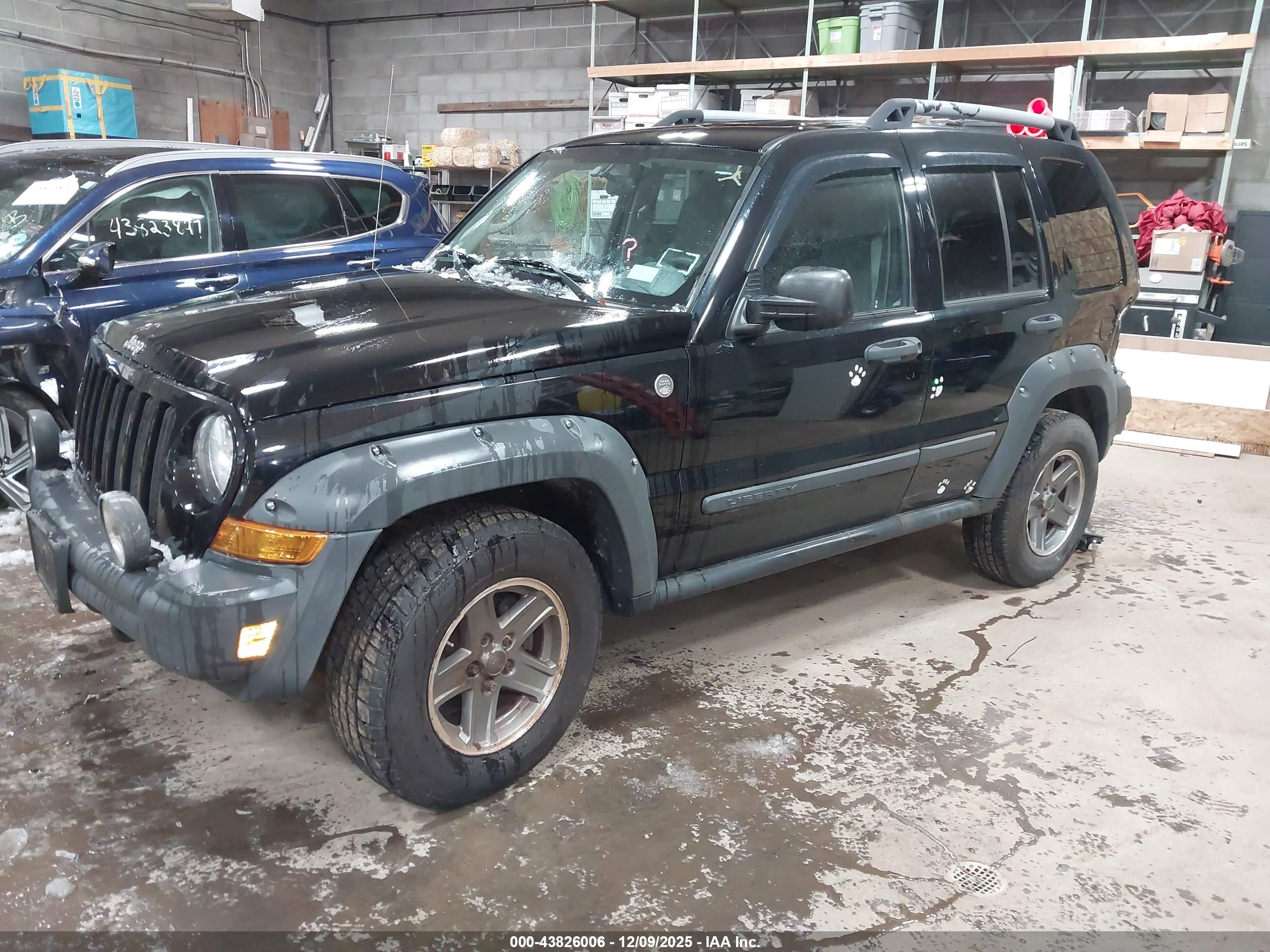 JEEP LIBERTY image 2