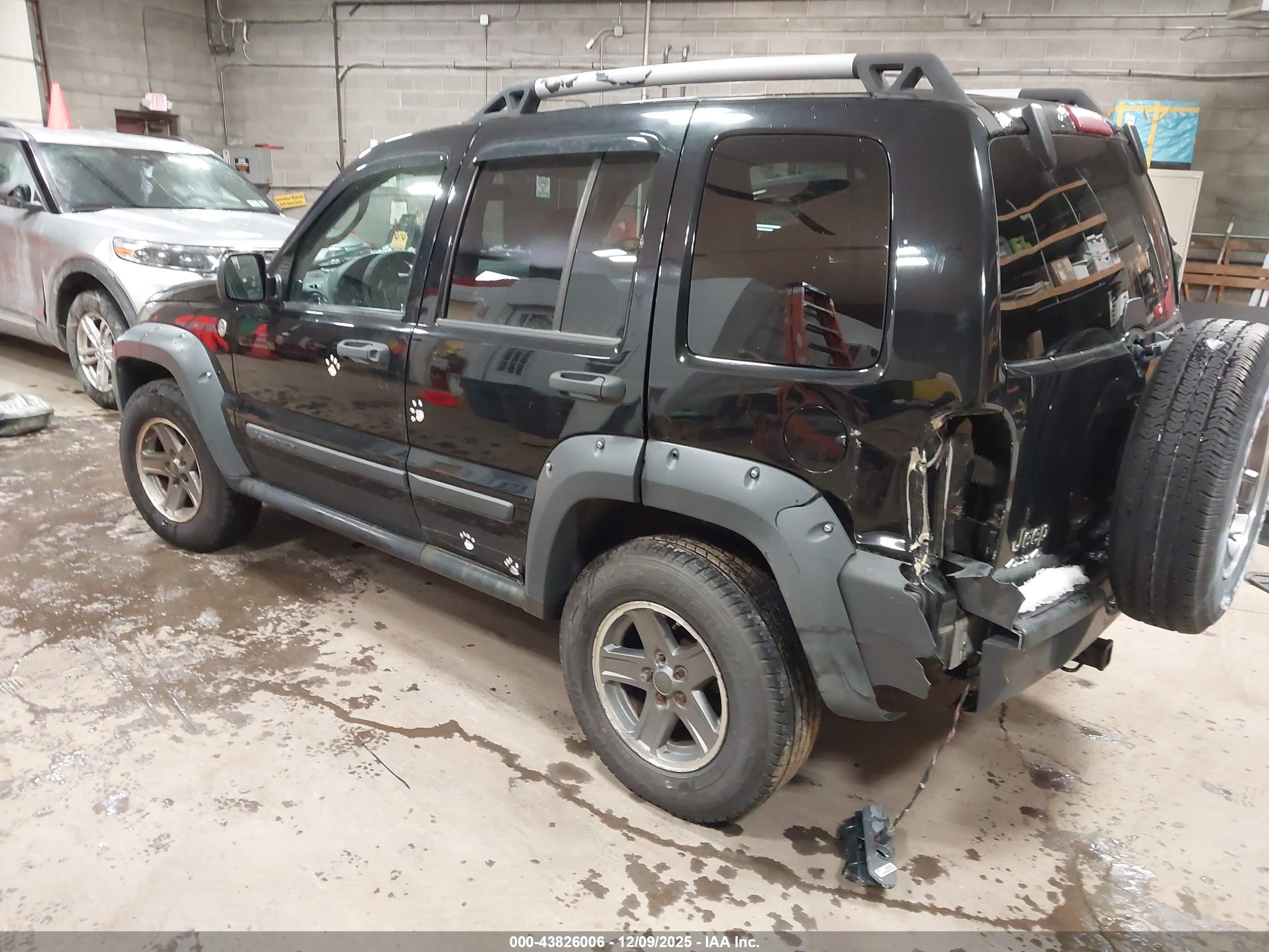 JEEP LIBERTY image 3