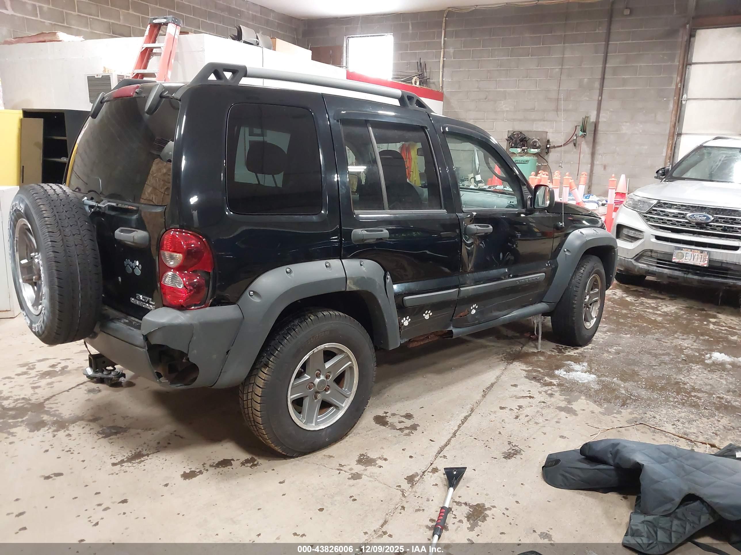 JEEP LIBERTY image 4