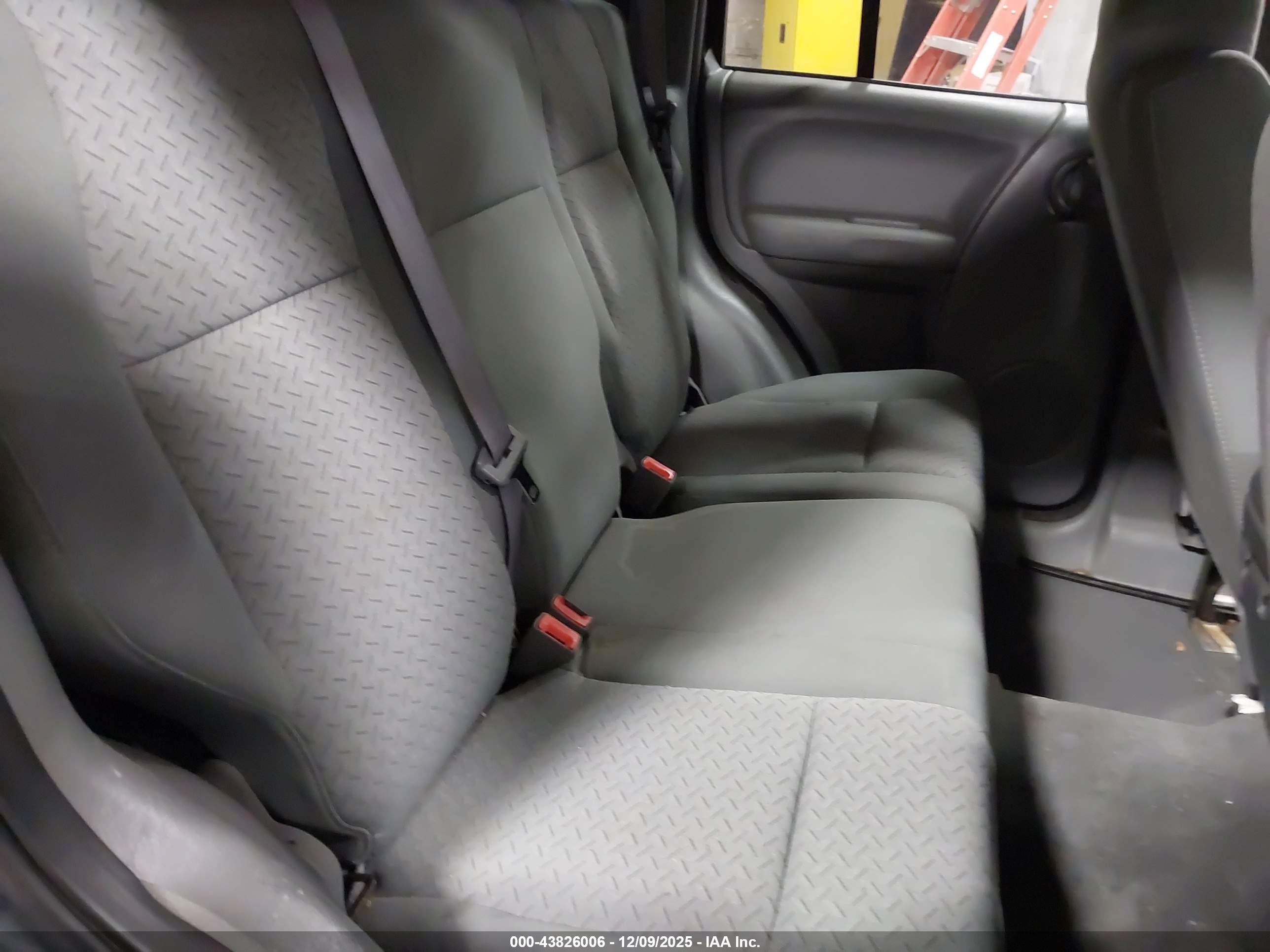 JEEP LIBERTY image 8