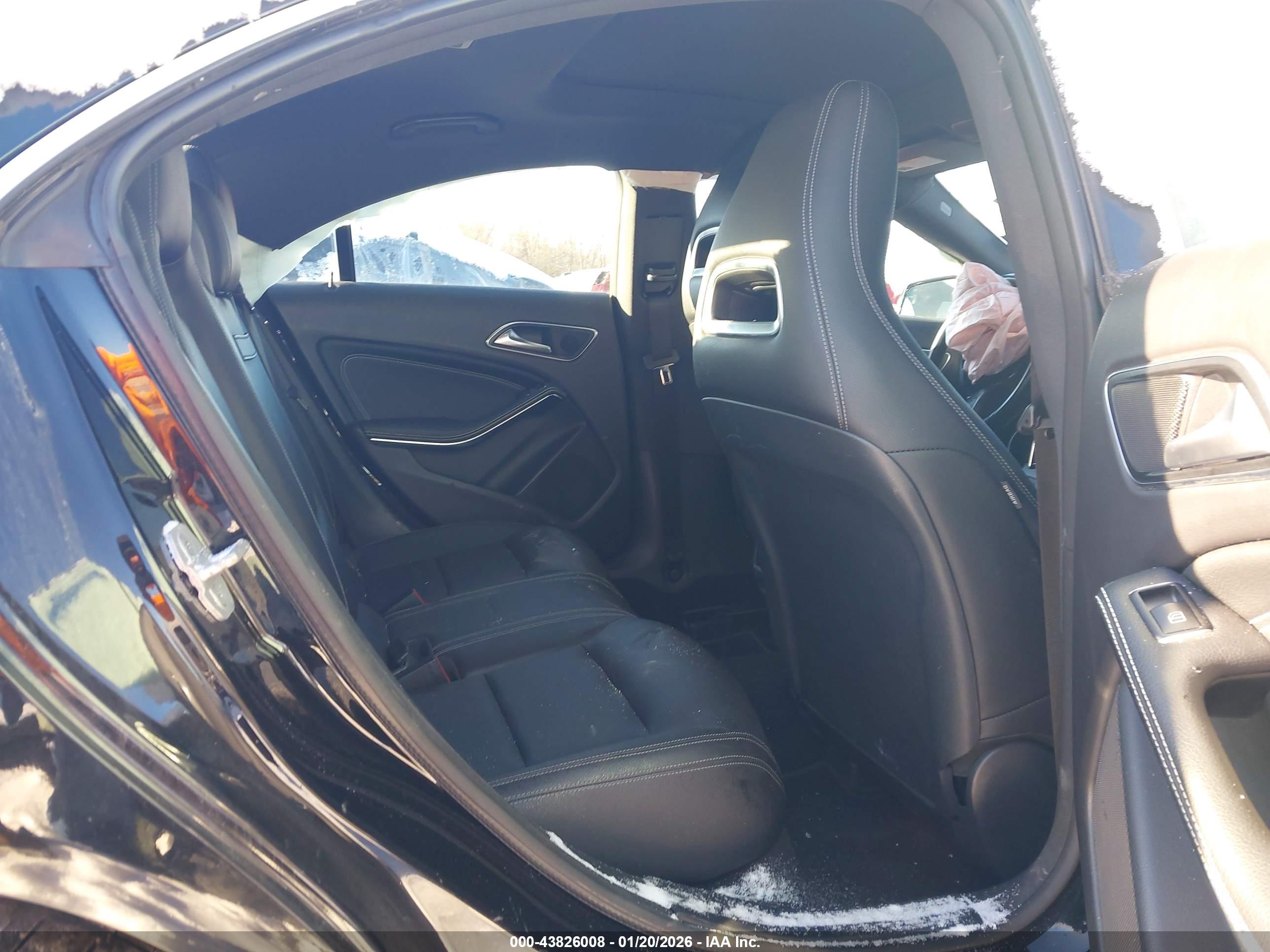 MERCEDES-BENZ CLA image 8