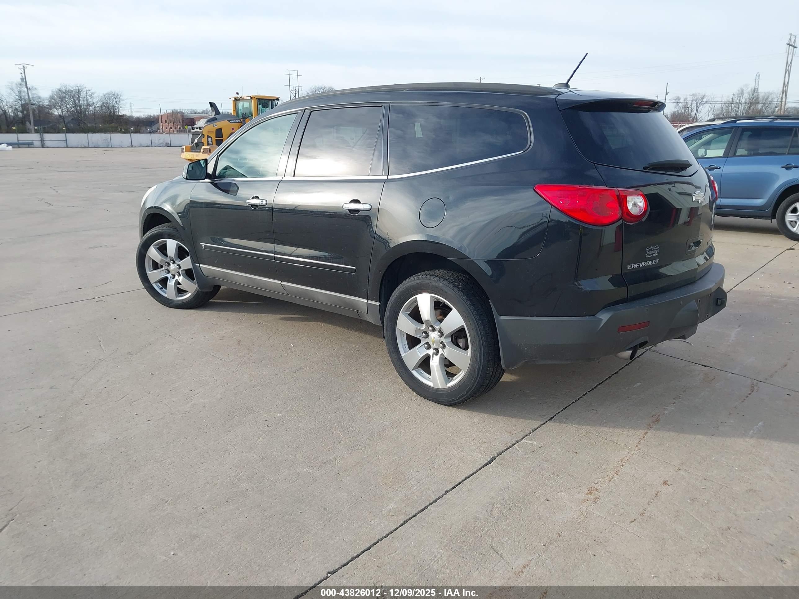 CHEVROLET TRAVERSE image 3