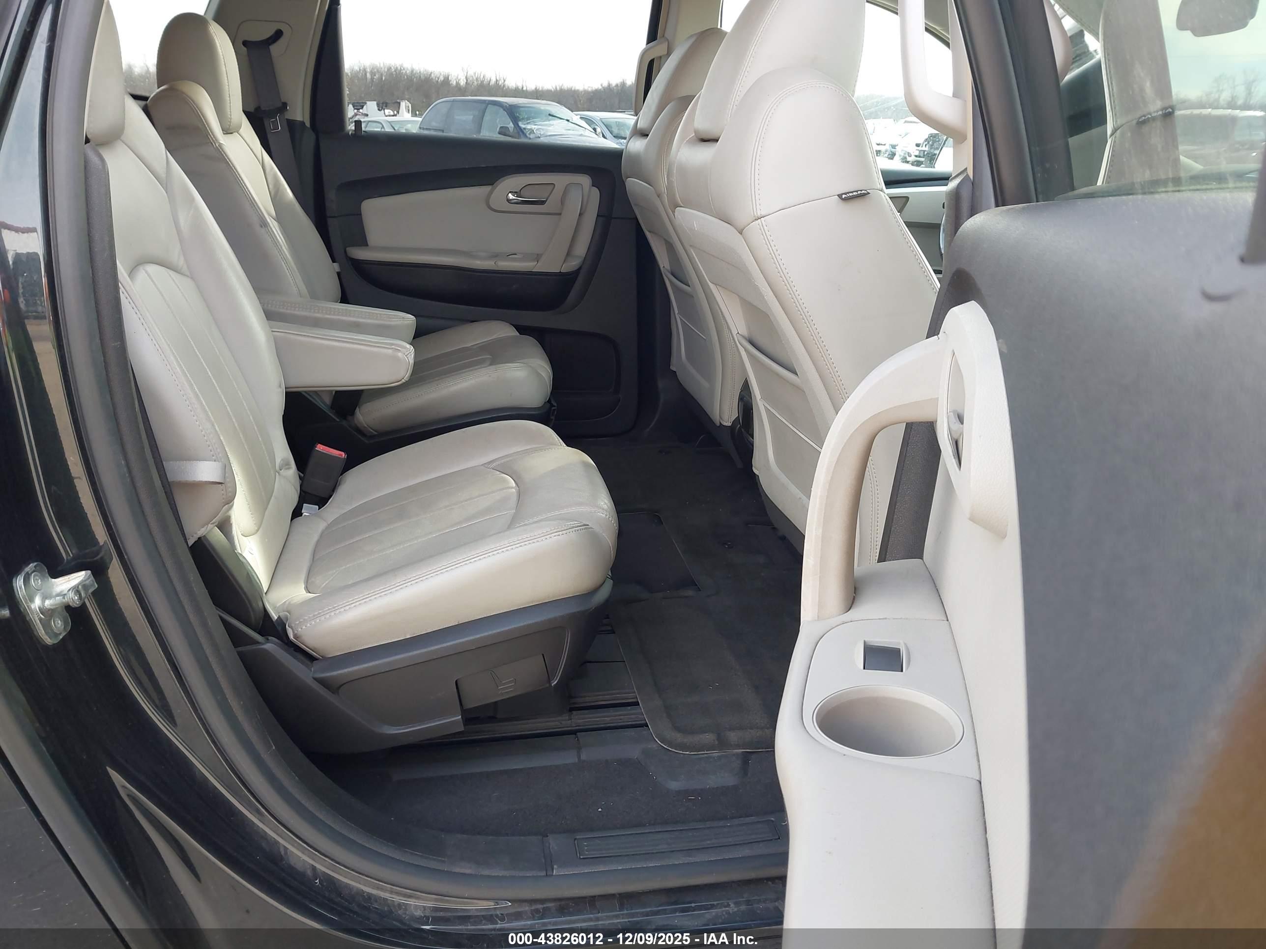 CHEVROLET TRAVERSE image 8