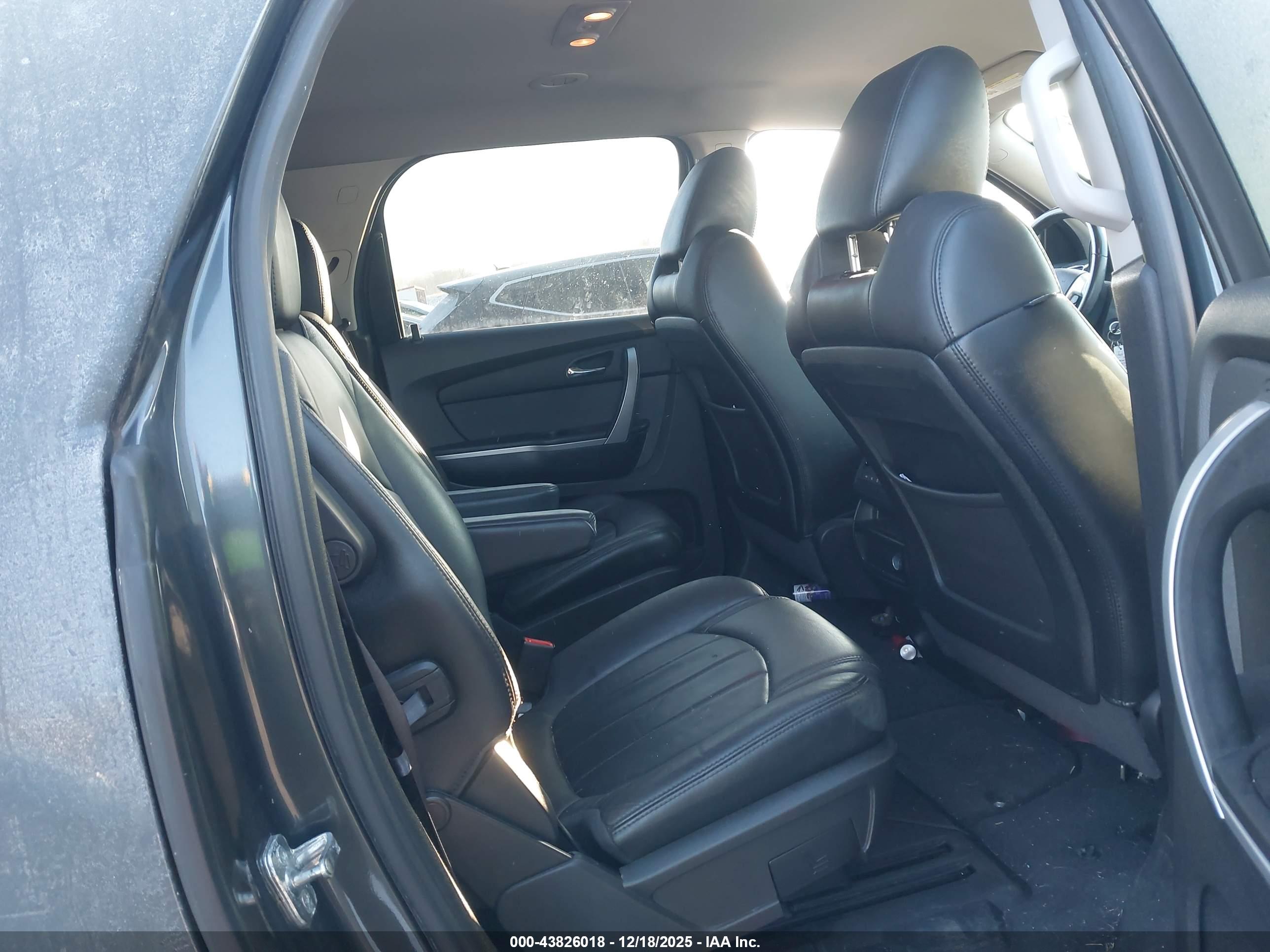 GMC ACADIA image 8